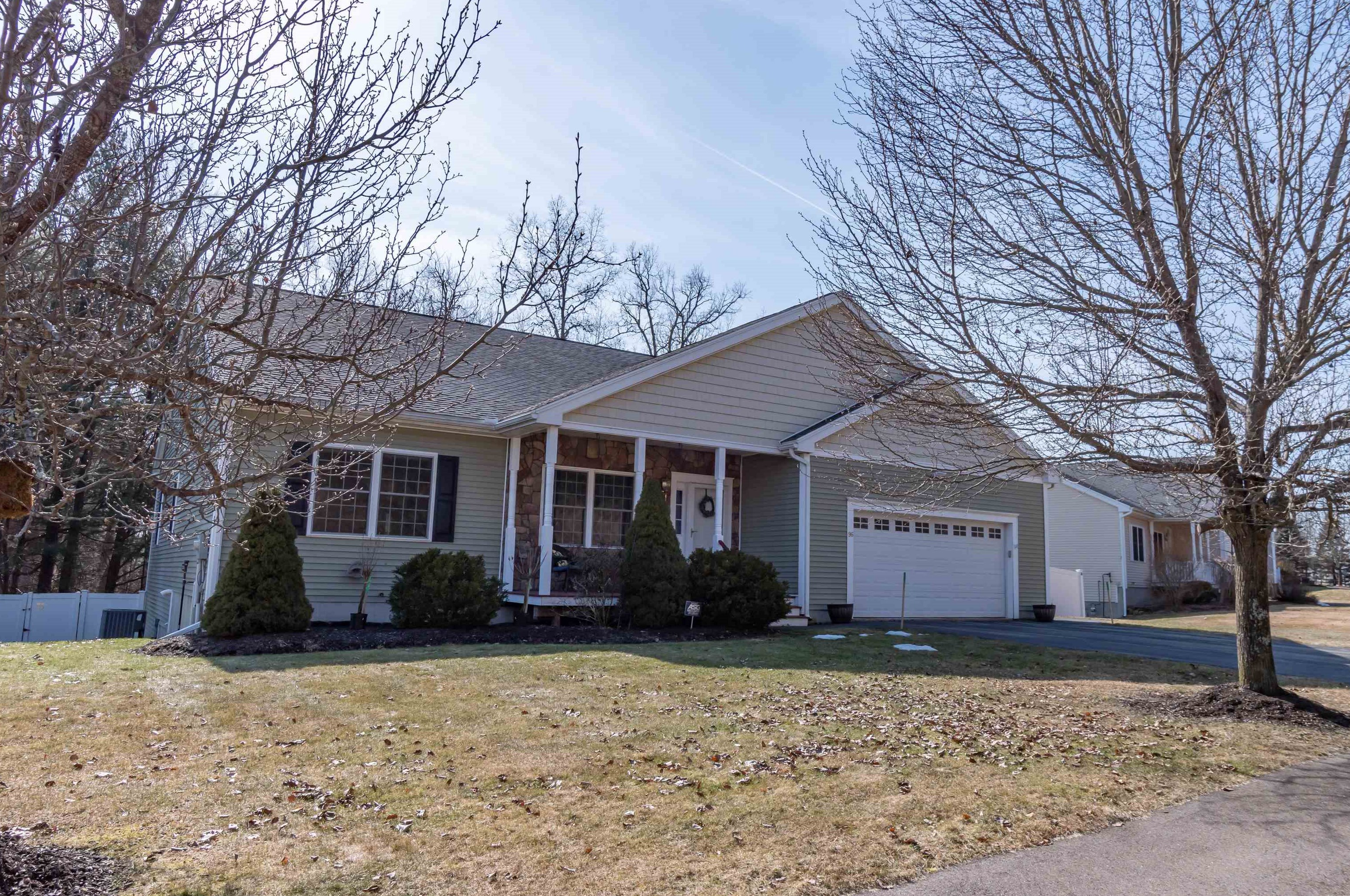 96 Cherrywood Dr, Nashua, NH 03062