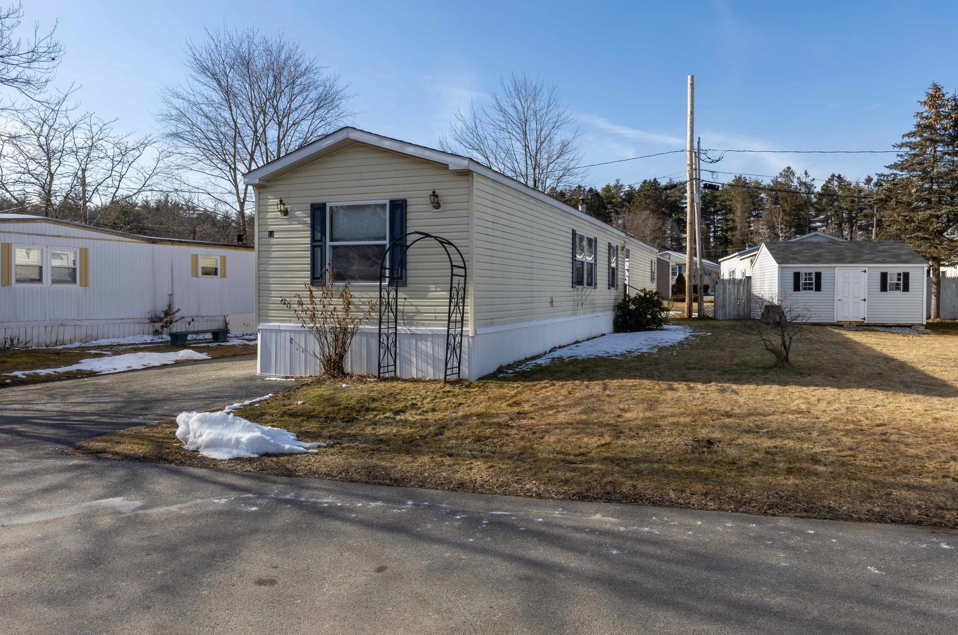 11 Hunter Blvd, Londonderry, NH 03053 exterior
