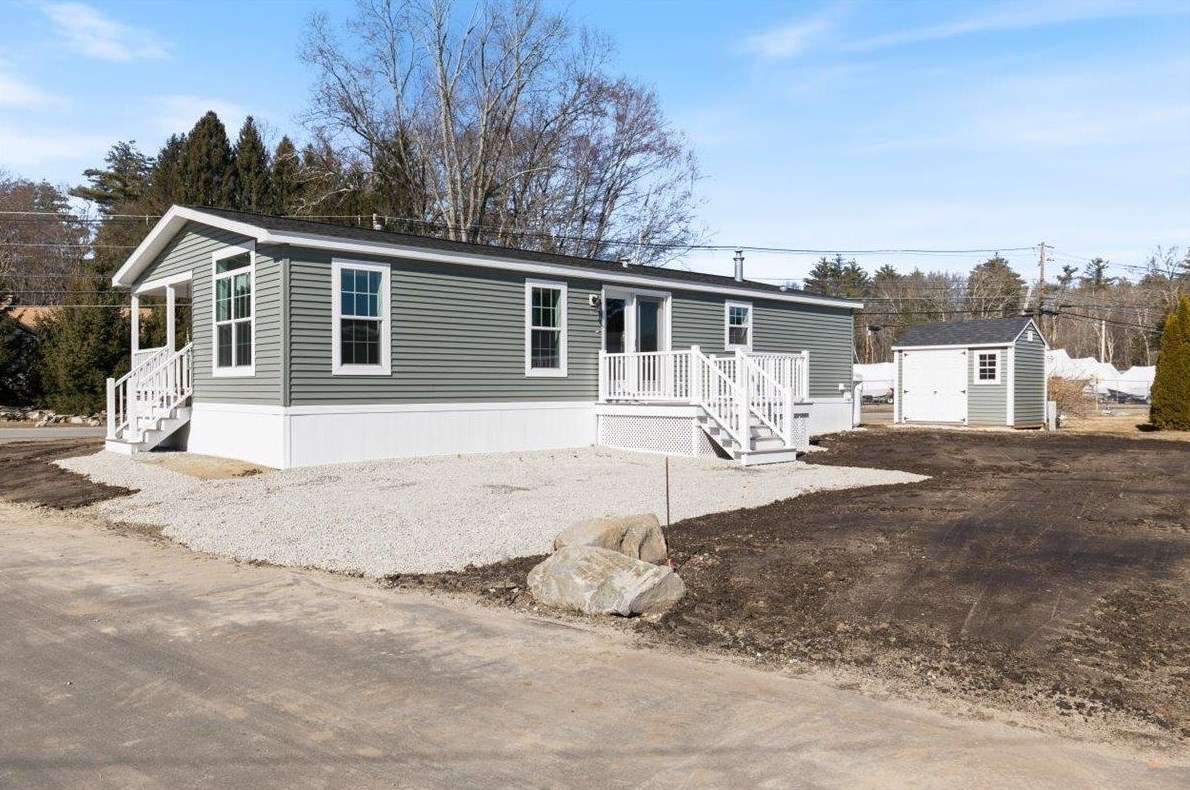 92 Dart Dr, Salem, NH 03079