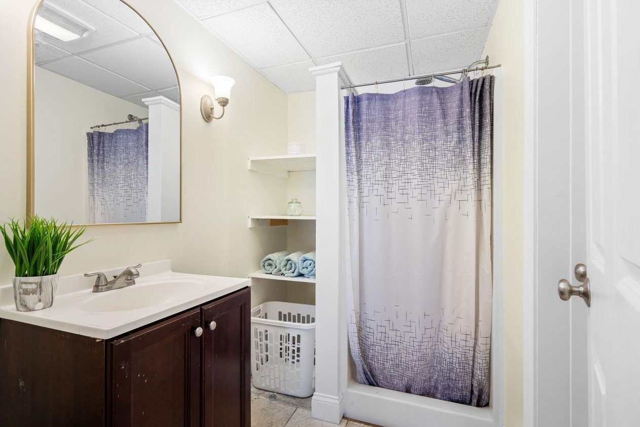1 Keneval Ave, Concord NH  03303-3805 exterior