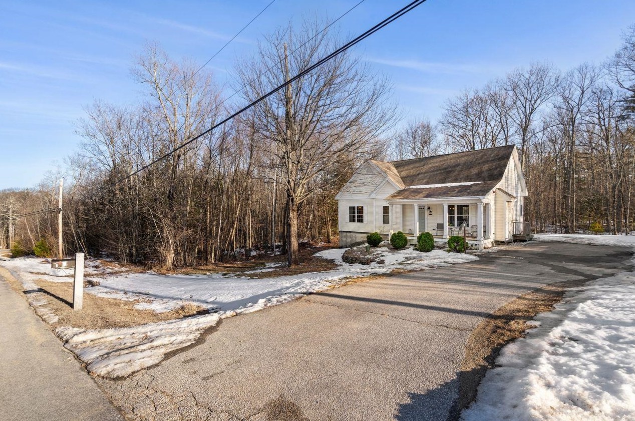 1 Keneval Ave, Concord NH  03303-3805 exterior