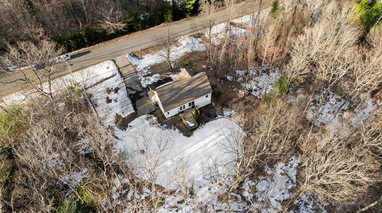 1 Keneval Ave, Concord NH  03303-3805 exterior