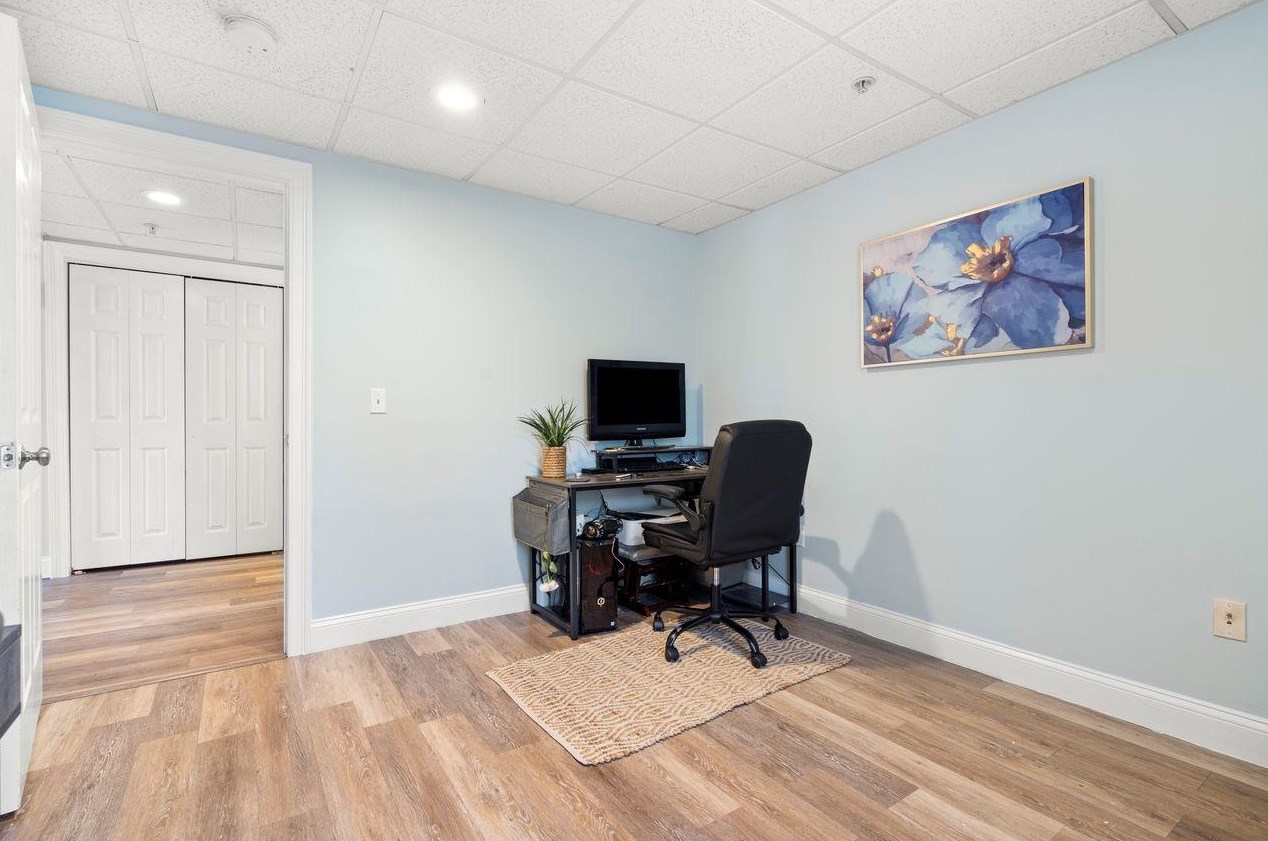 1 Keneval Ave, Concord NH  03303-3805 exterior