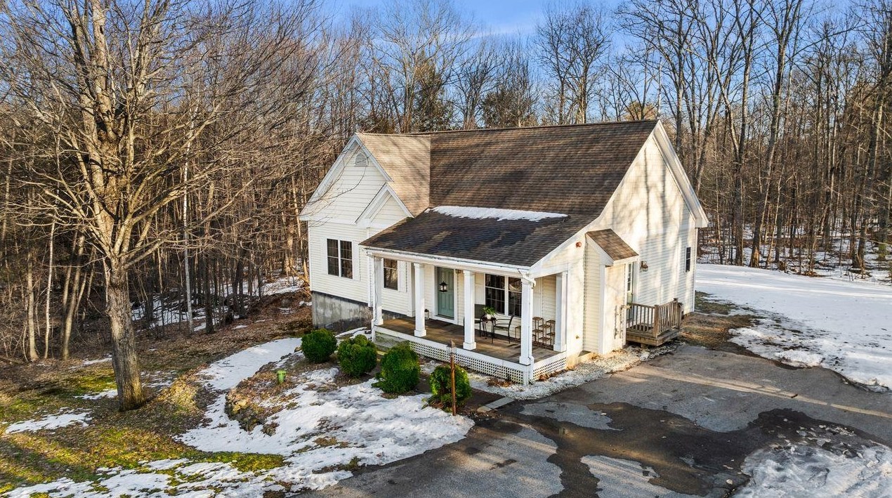 1 Keneval Ave, Concord NH  03303-3805 exterior