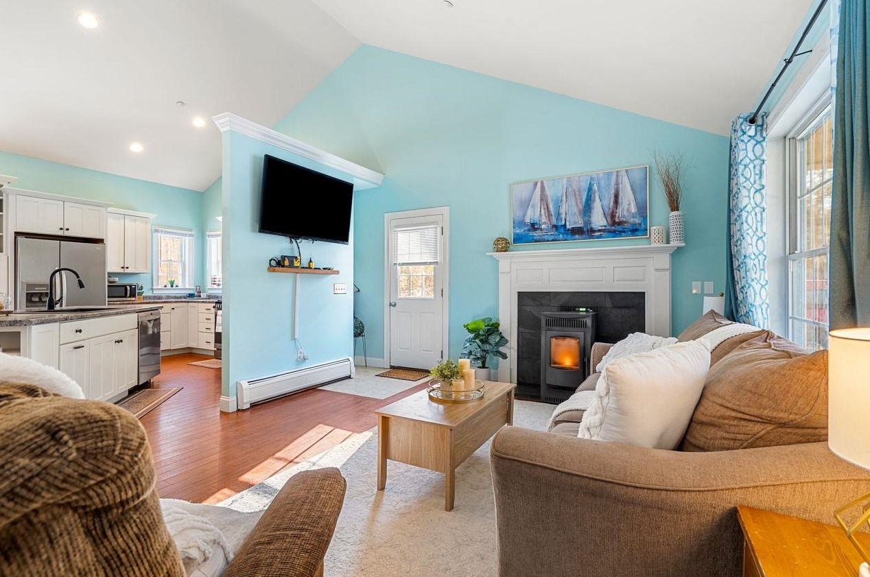 1 Keneval Ave, Concord NH  03303-3805 exterior