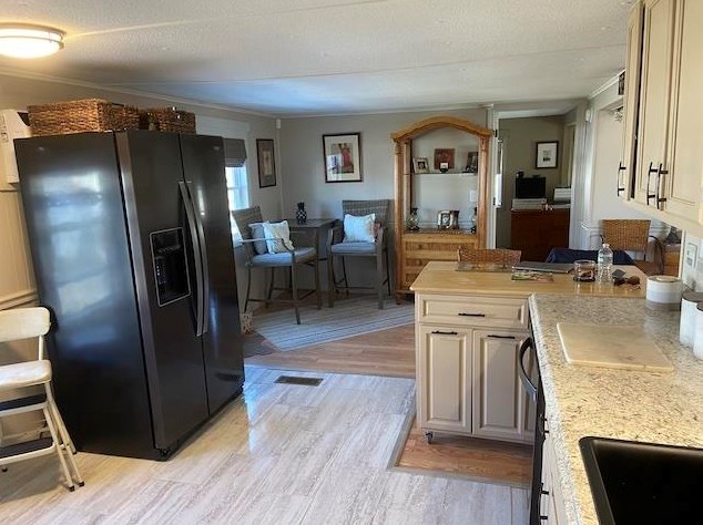 27 Mckee Dr, Concord NH  03301-7419 exterior