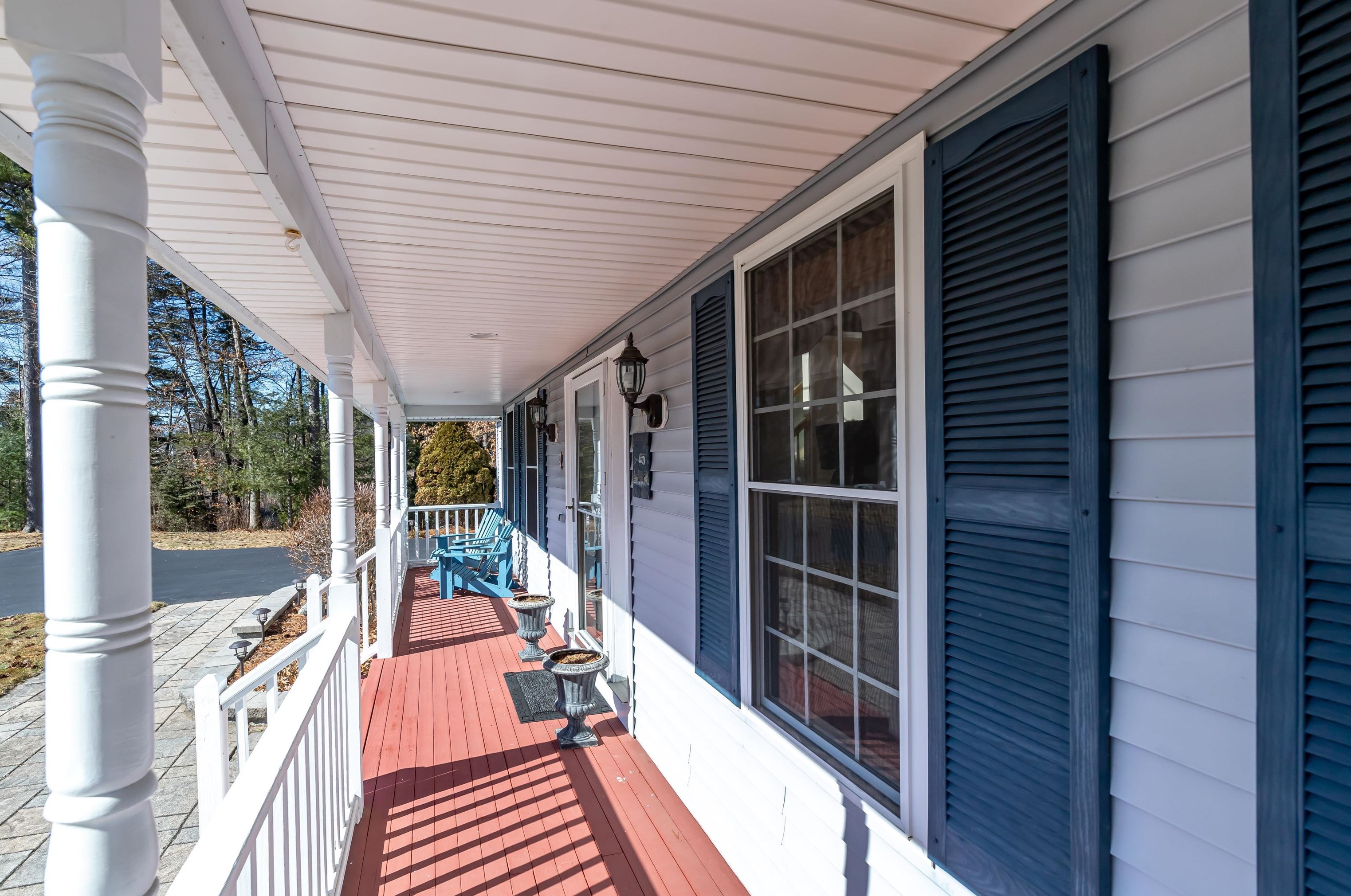 9 Sterling Dr, Londonderry, NH 03053