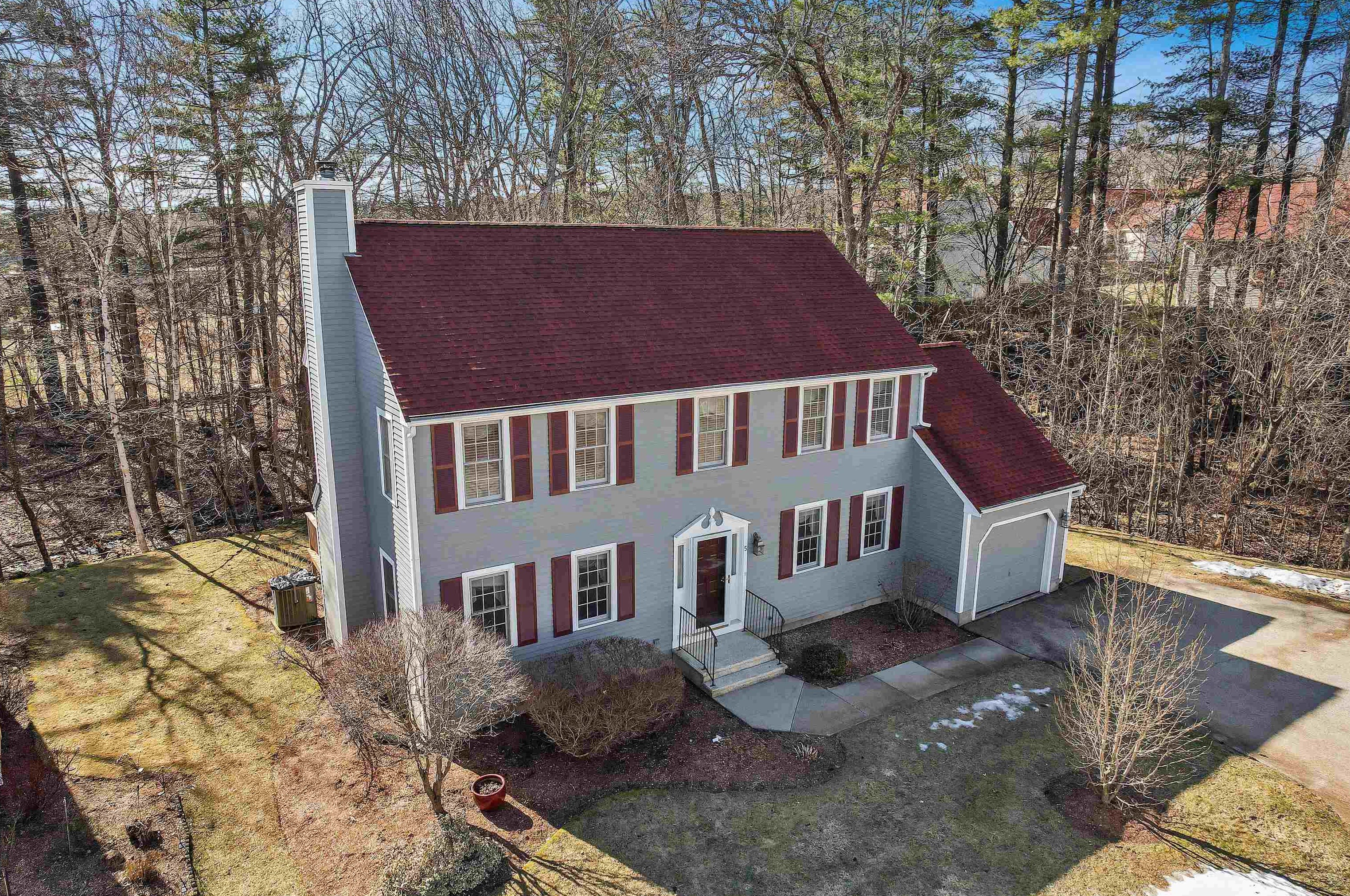 5 Honeysuckle Ct, Nashua, NH 03063