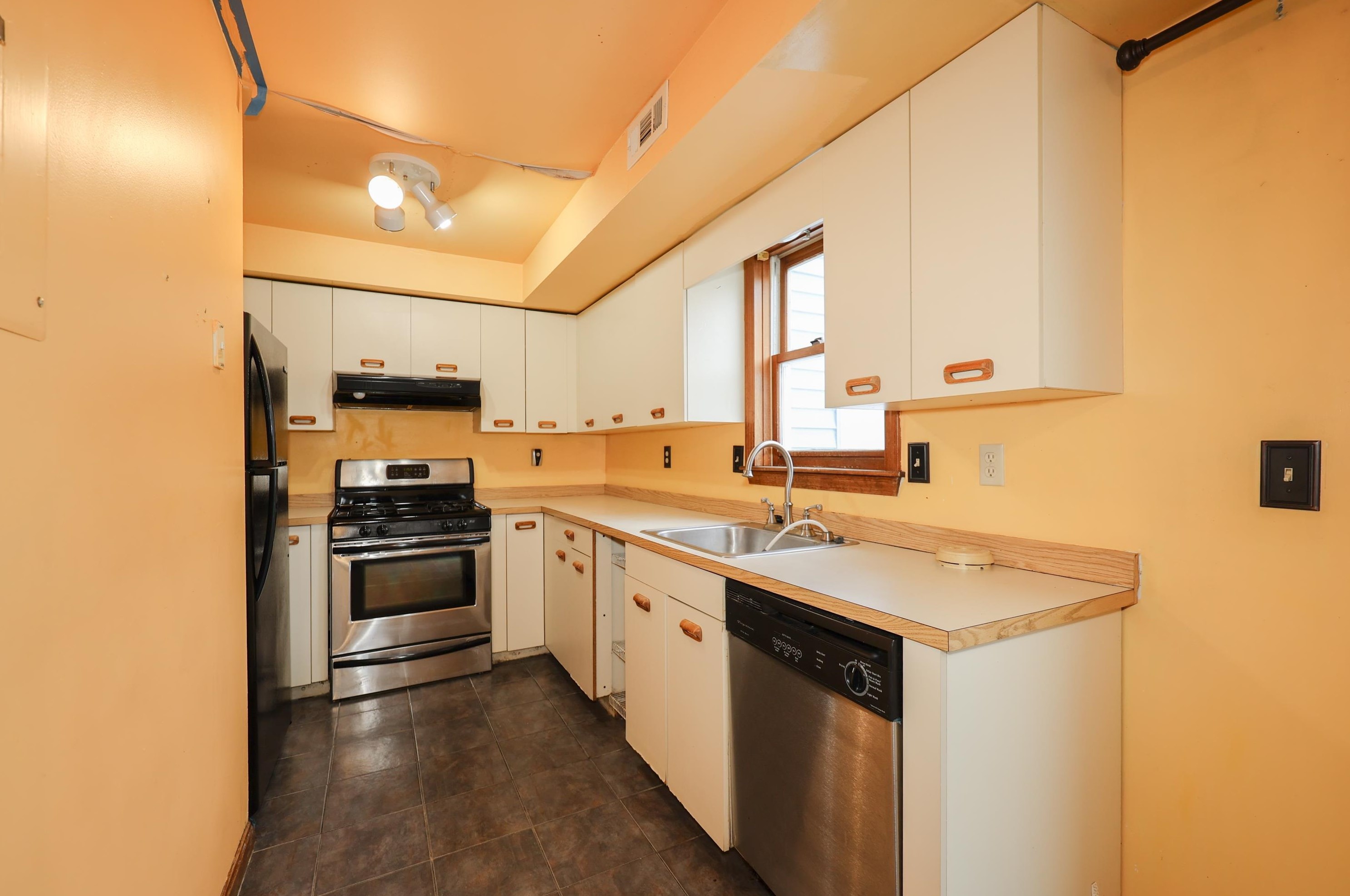 19 Birchwood Dr, Milford, NH 03055