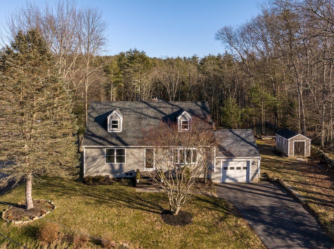 4 Huckins Dr, Newmarket, NH 03857-1831