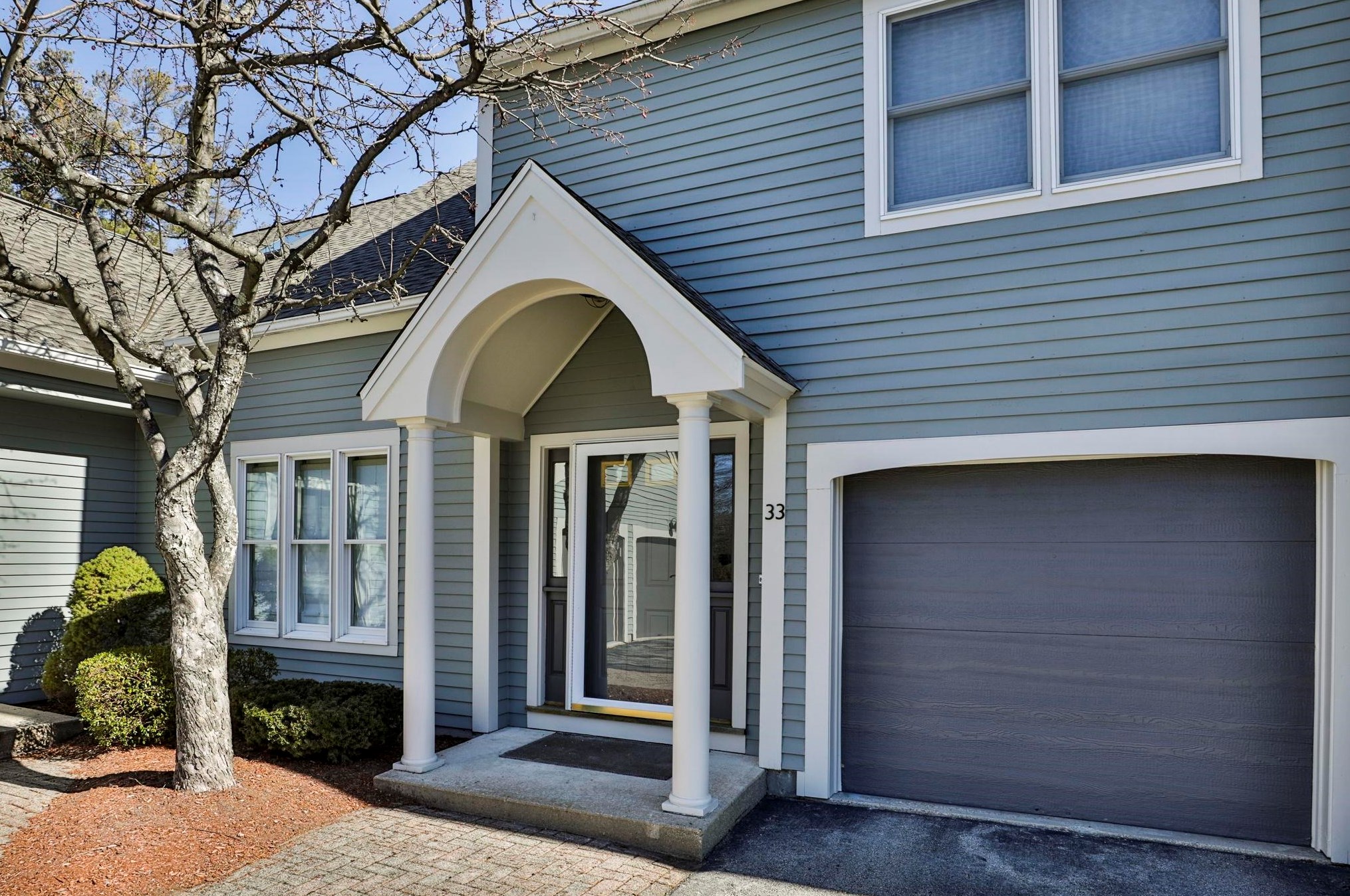 33 Hawthorne Vlg Rd, Nashua, NH 03062