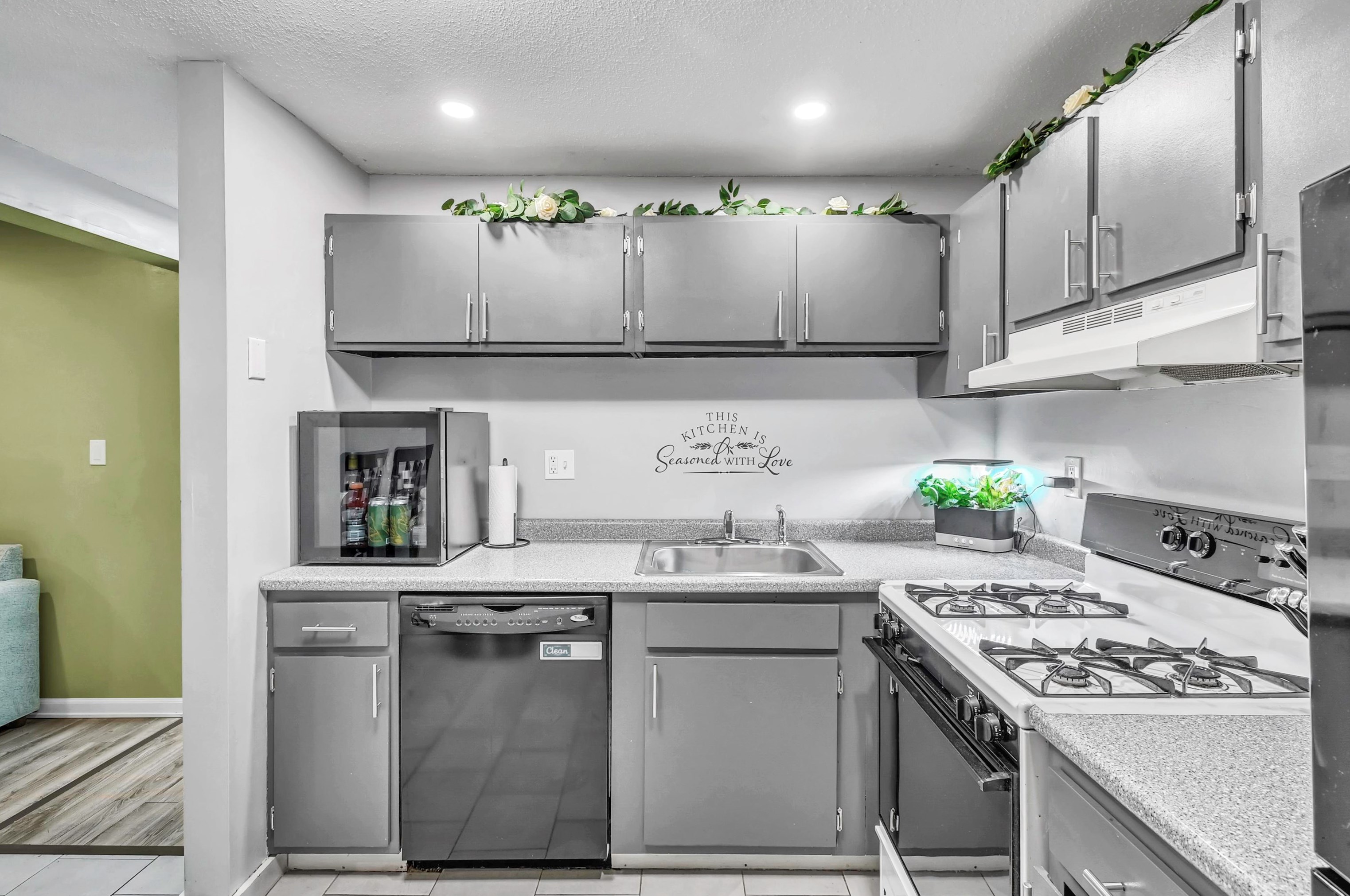 6 Brookside Dr #1, Kensington, NH 03833