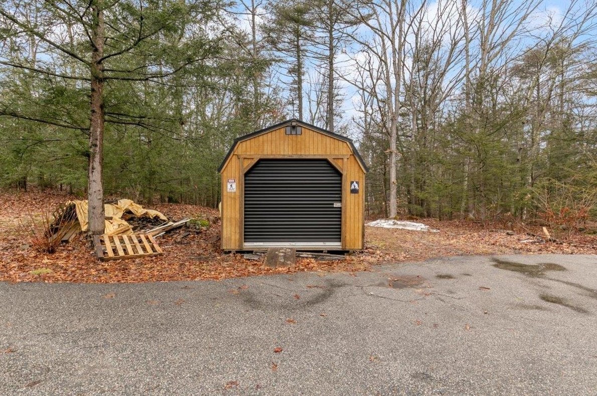 5 Tamworth Rd, Sandown NH  03873-2213 exterior