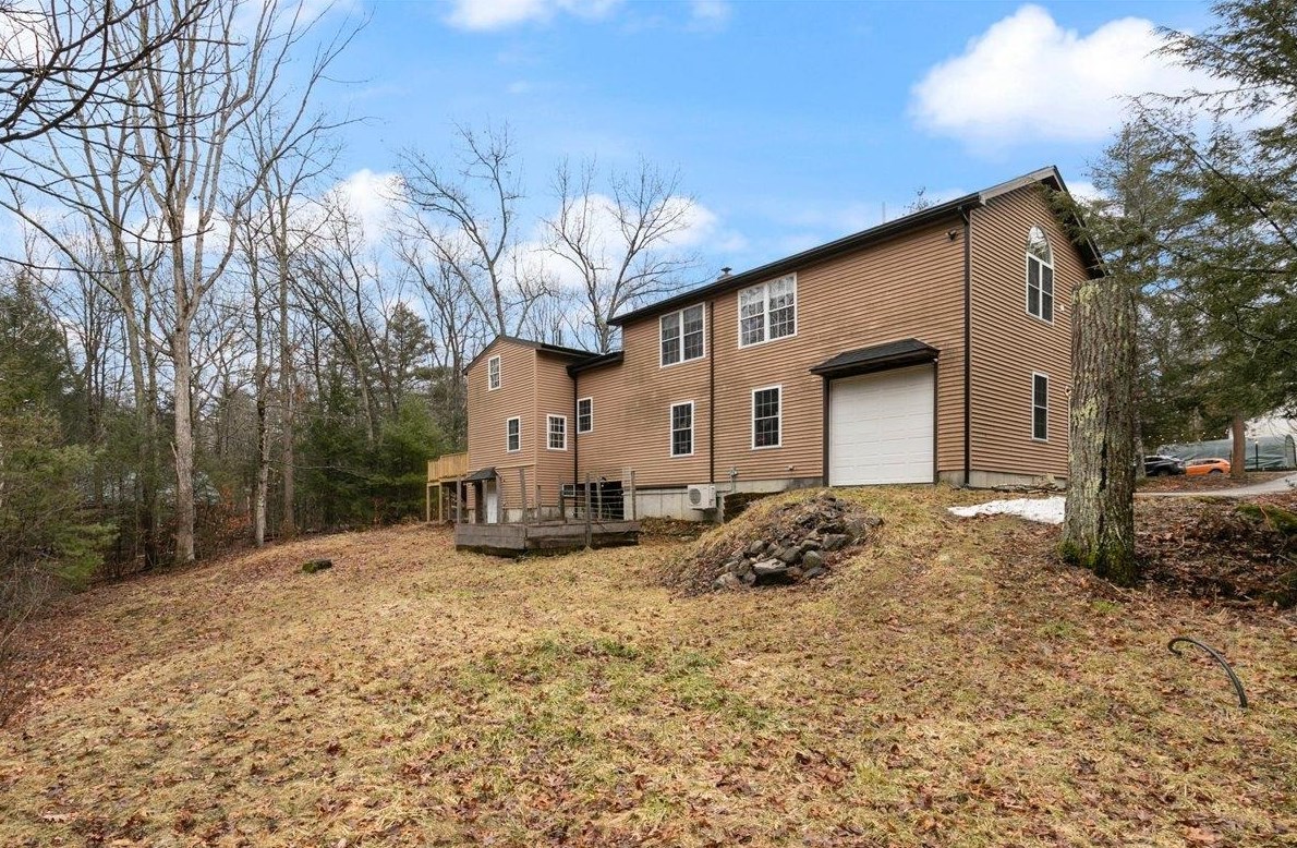 5 Tamworth Rd, Sandown NH  03873-2213 exterior
