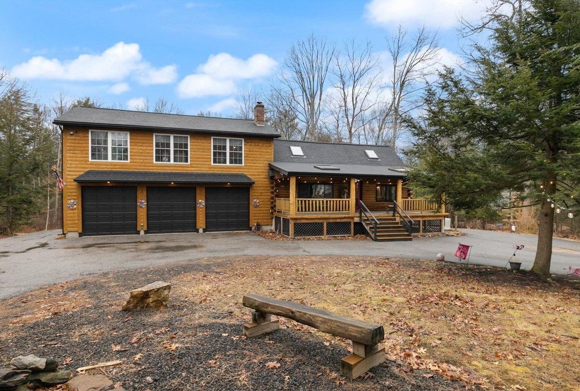 5 Tamworth Rd, Sandown NH  03873-2213 exterior
