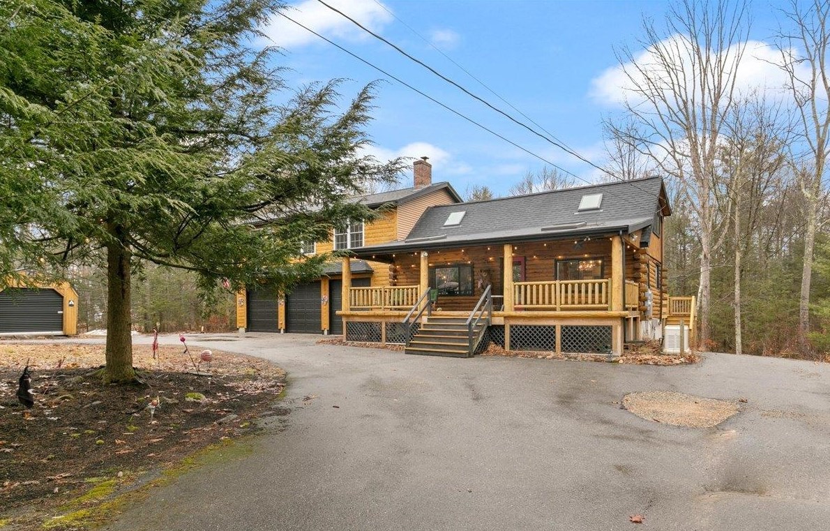 5 Tamworth Rd, Sandown NH  03873-2213 exterior