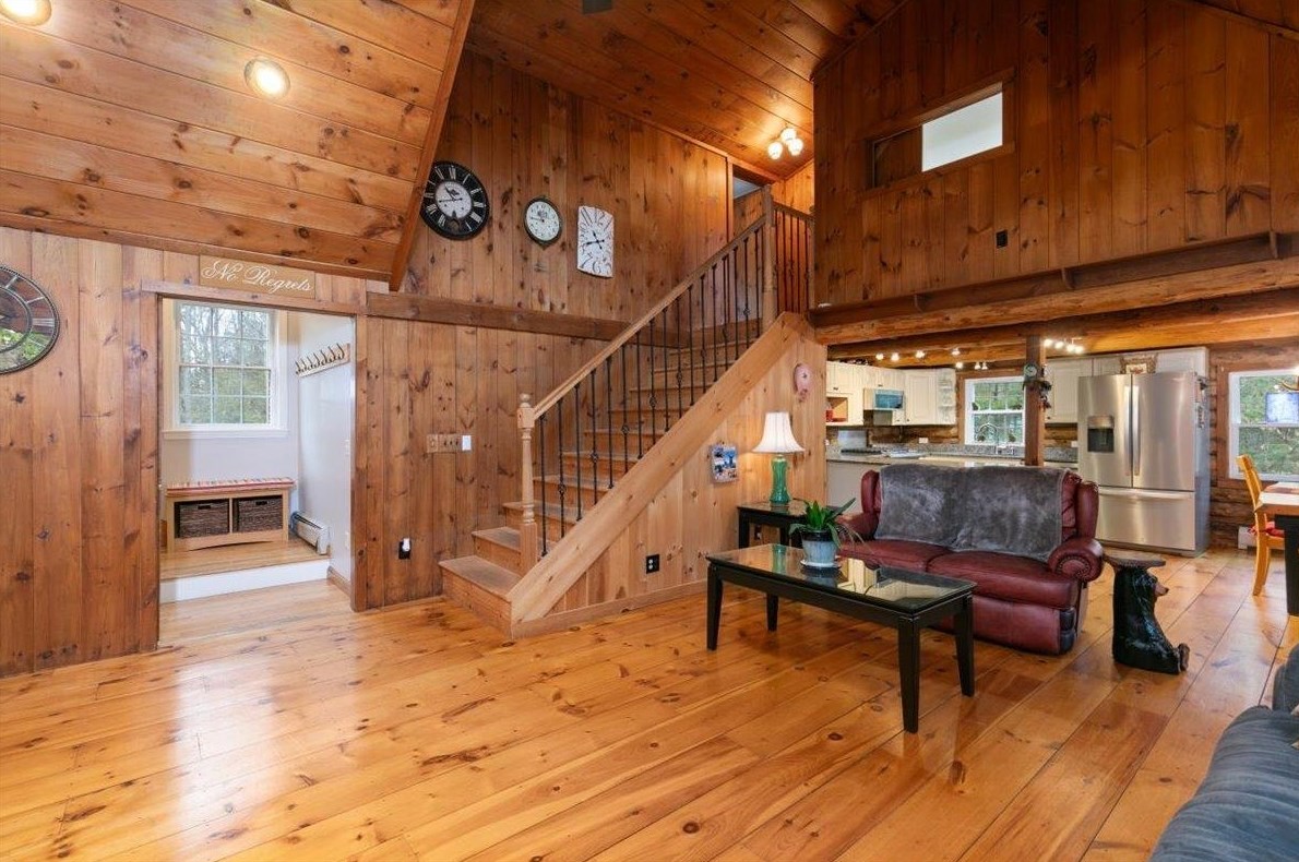 5 Tamworth Rd, Sandown NH  03873-2213 exterior