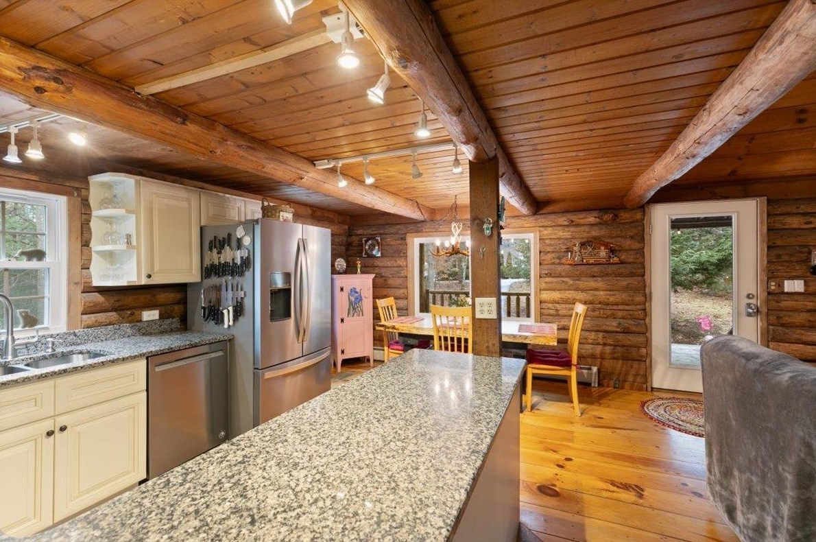 5 Tamworth Rd, Sandown NH  03873-2213 exterior