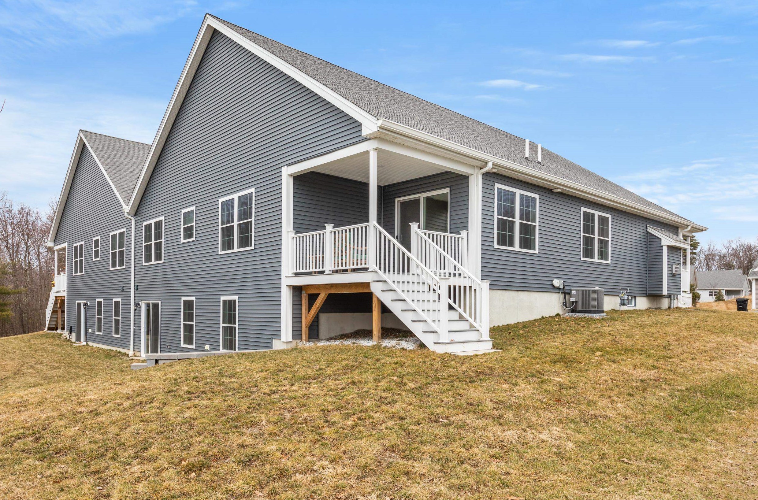 2 Strawberry Ln, Manchester, NH 03106-2244