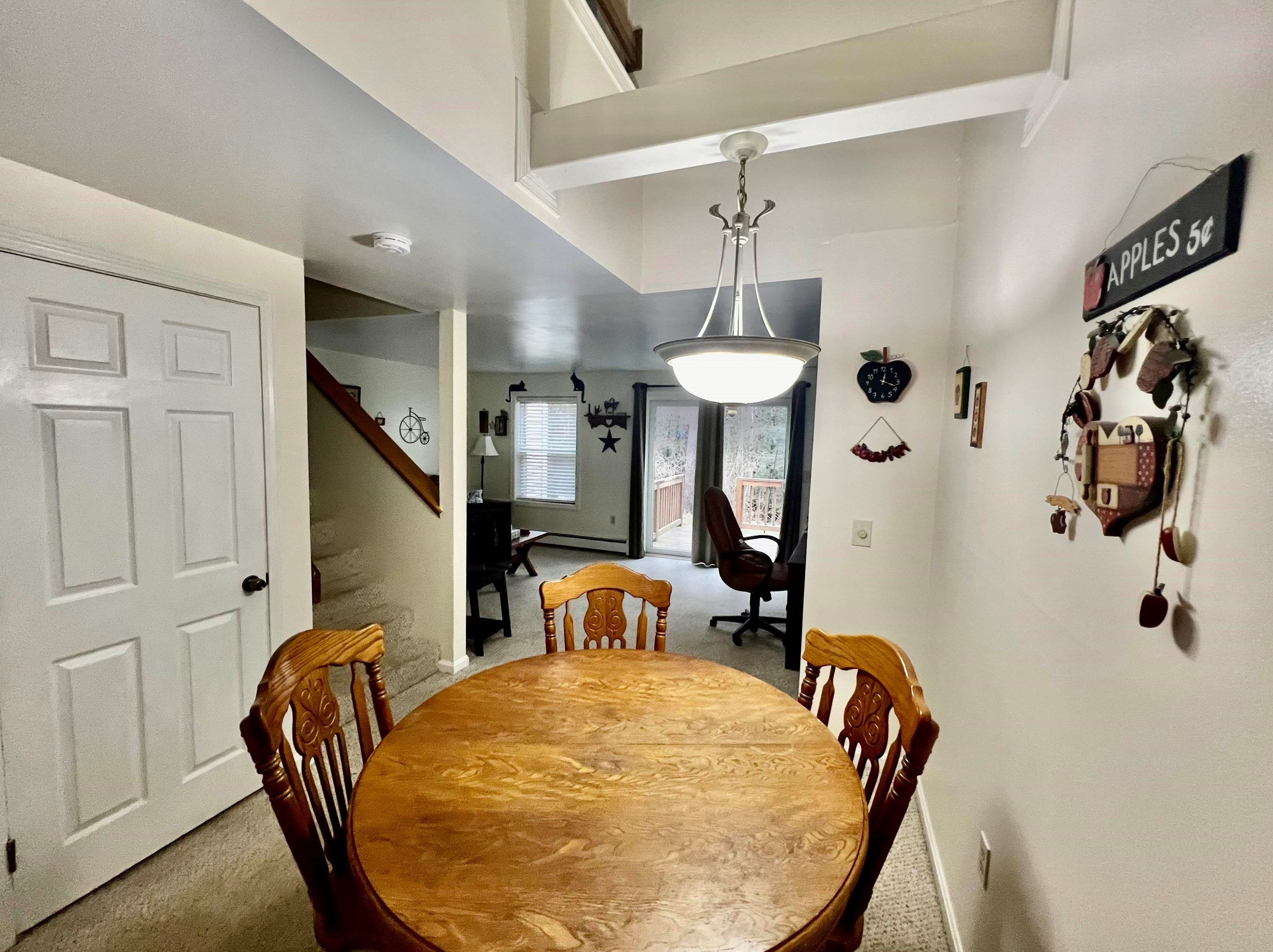 16 Great Falls Dr, Concord NH  03303-1594 exterior