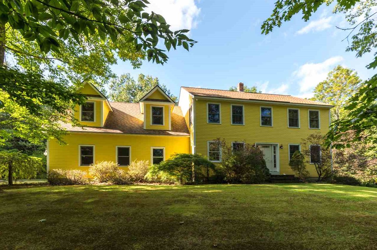 2 Sawyer Farm Rd, Deerfield, NH 03037