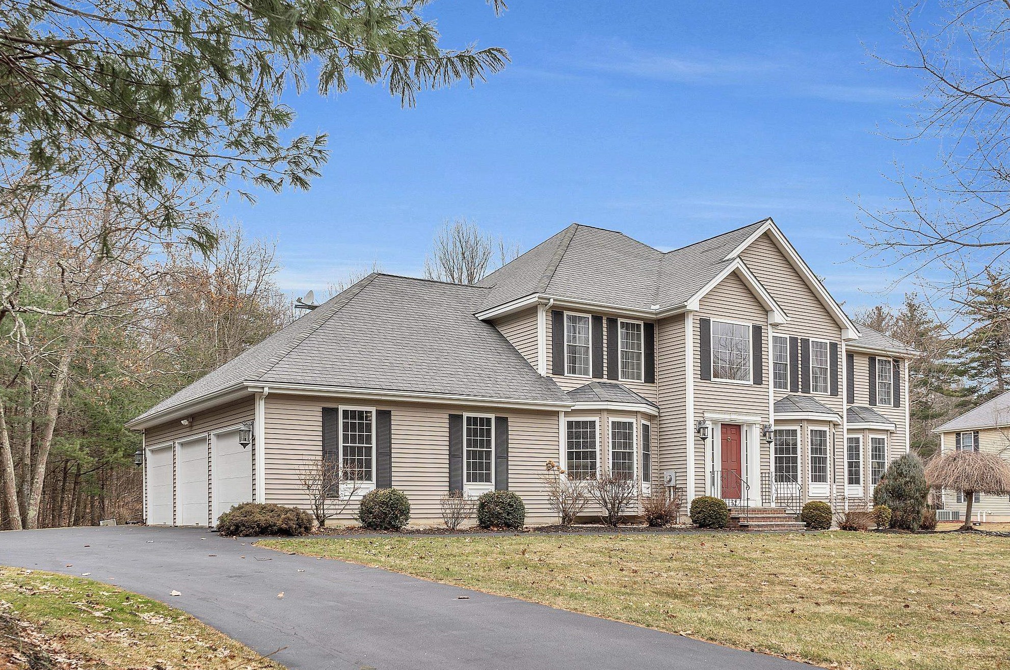 52 Mulberry Ln, Pelham, NH 03076