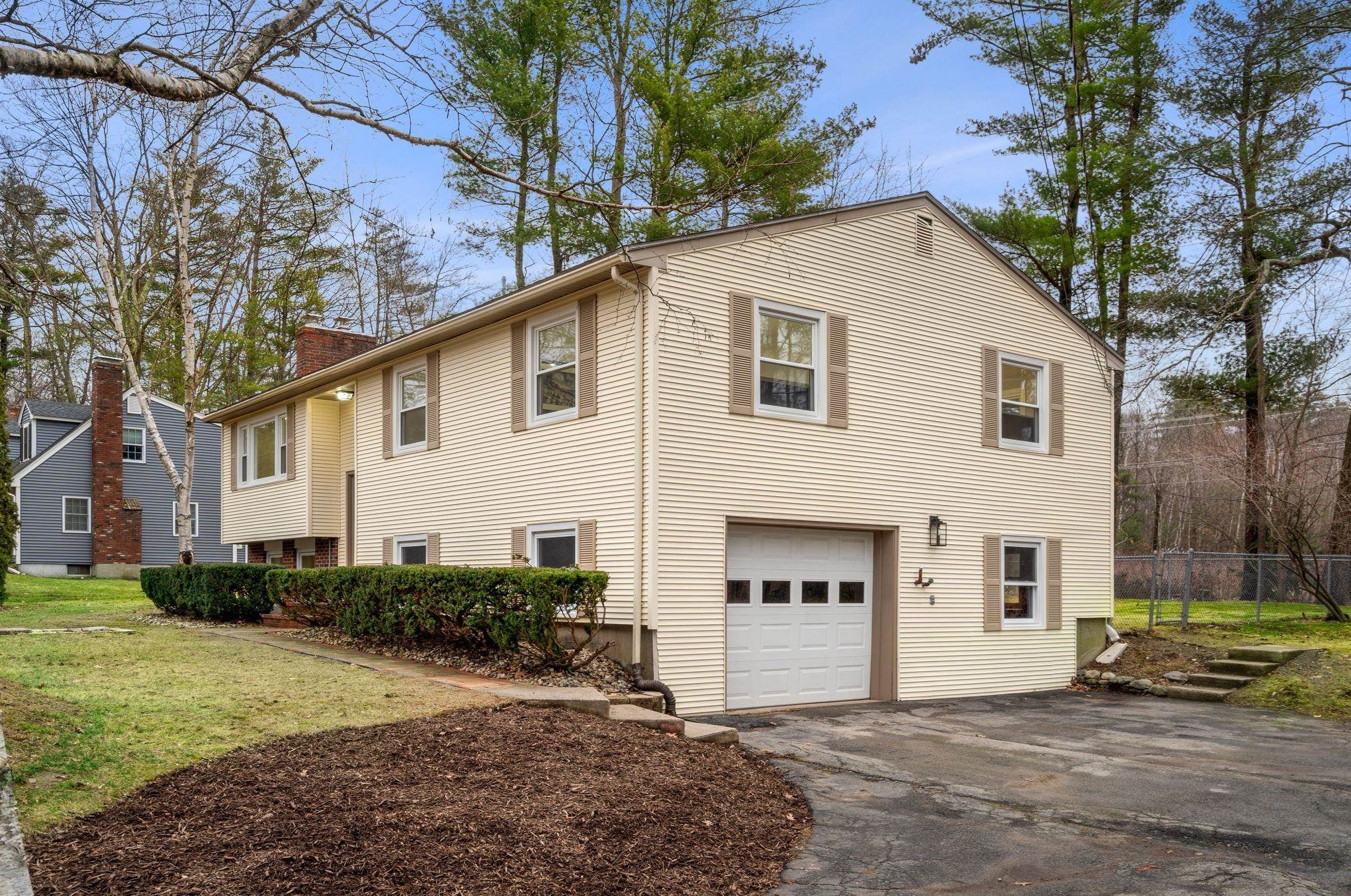 12 Olde Coach Rd, Derry, NH 03038