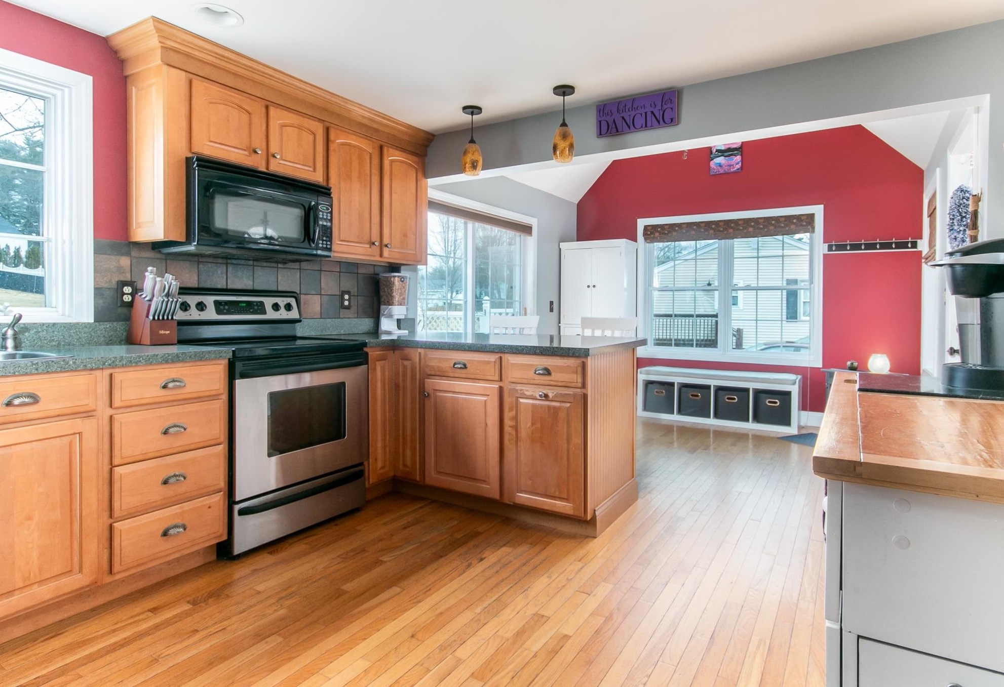 14 Linwood Ave, Salem NH  03079-3807 exterior