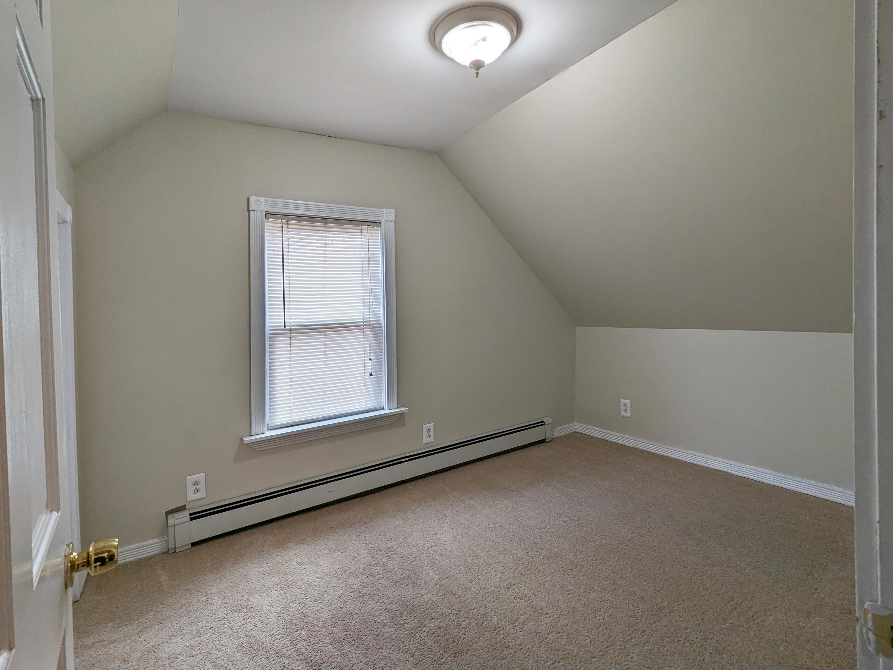 36 Ashland St, Manchester NH  03104-5111 exterior