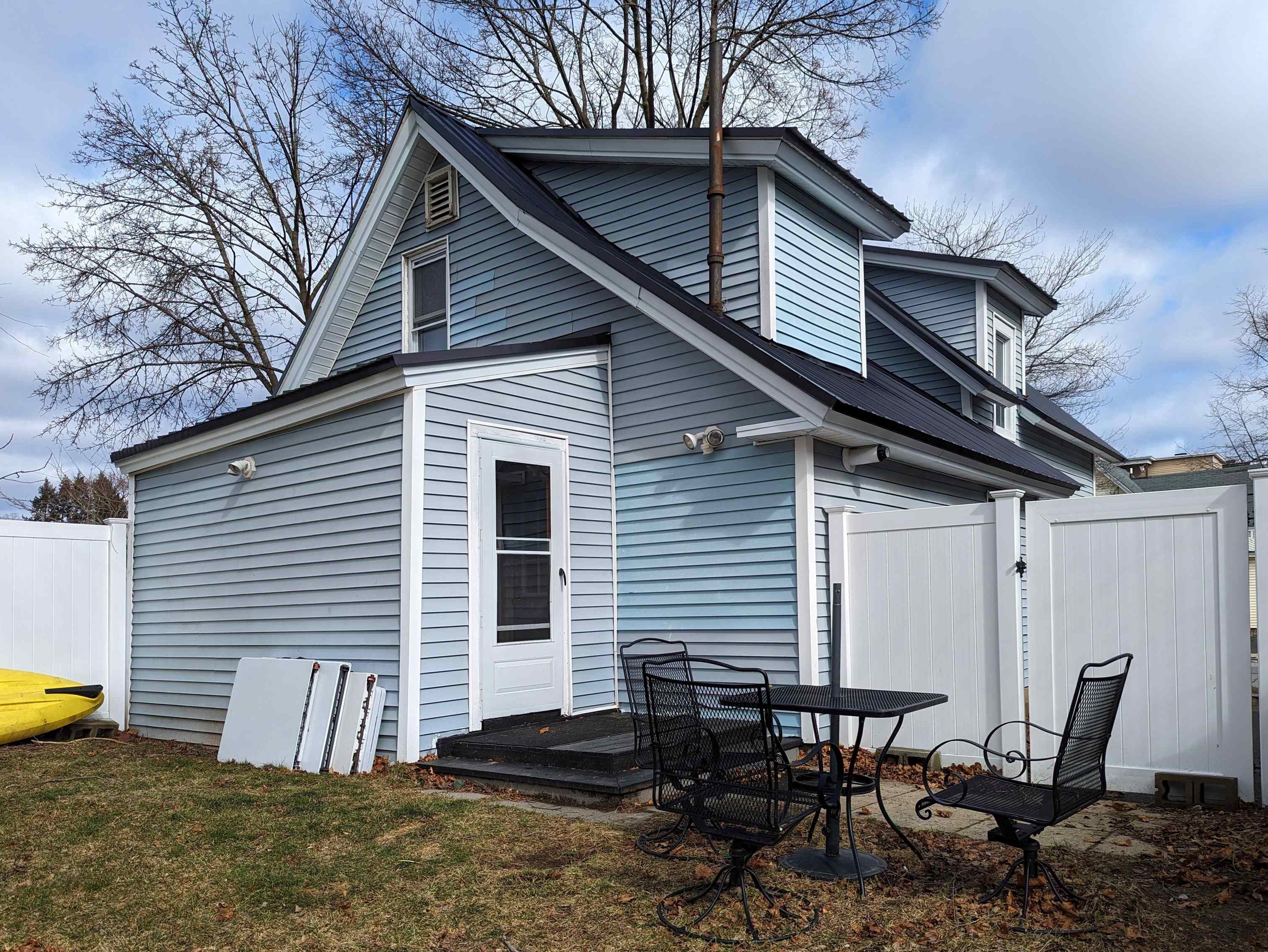 36 Ashland St, Manchester NH  03104-5111 exterior