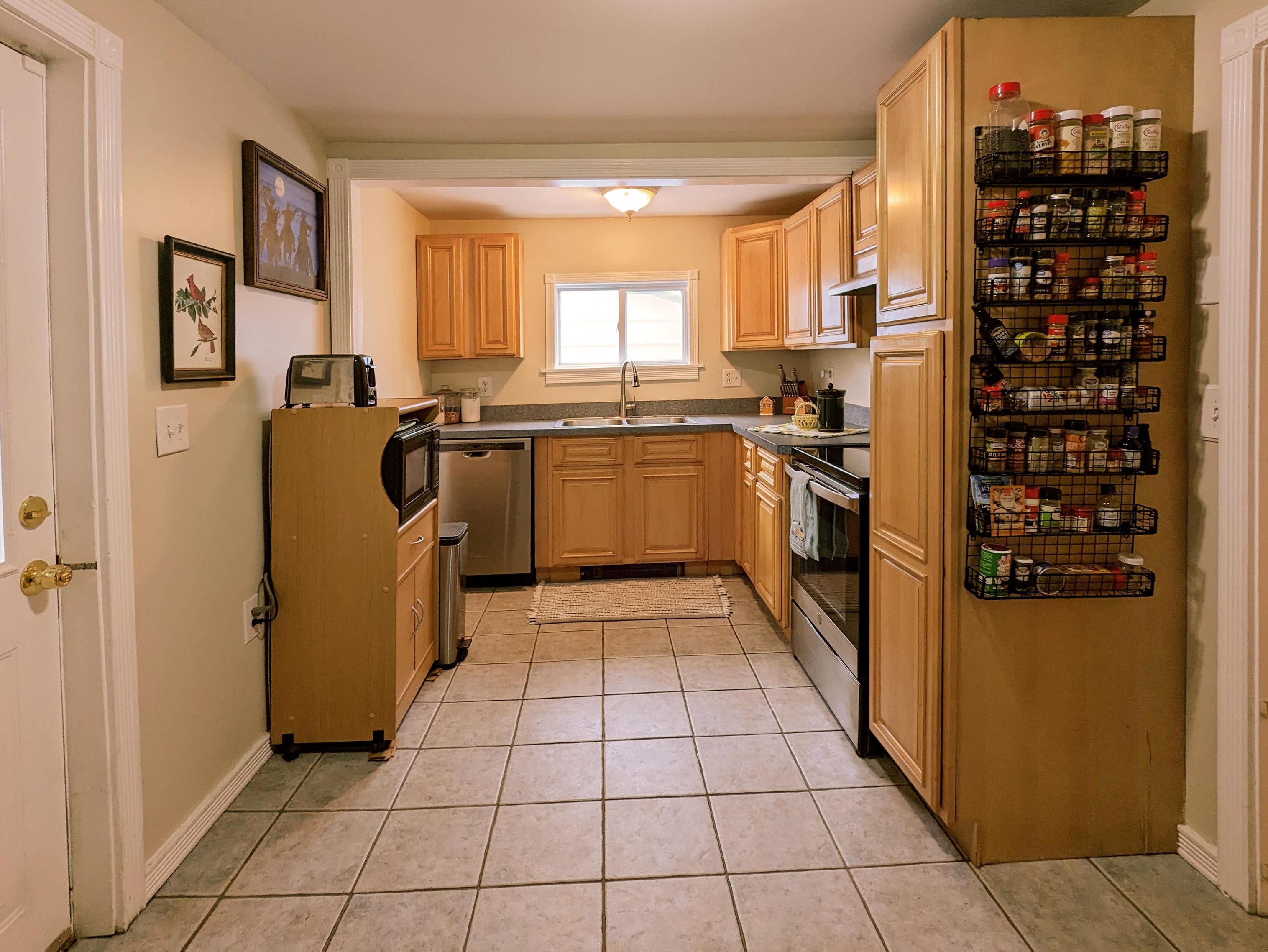36 Ashland St, Manchester NH  03104-5111 exterior