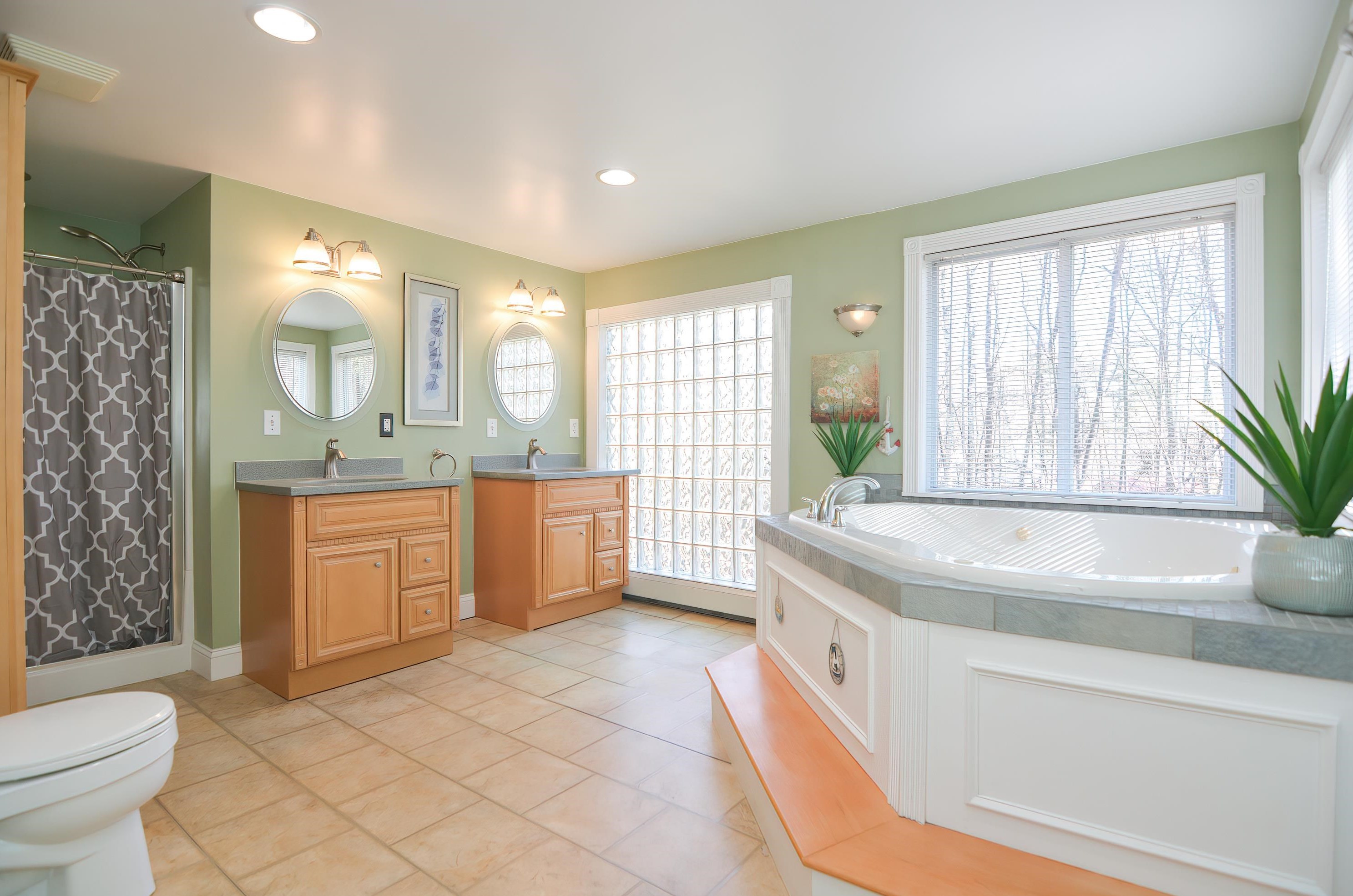 110 Newton Rd, Plaistow NH  03865-2411 exterior