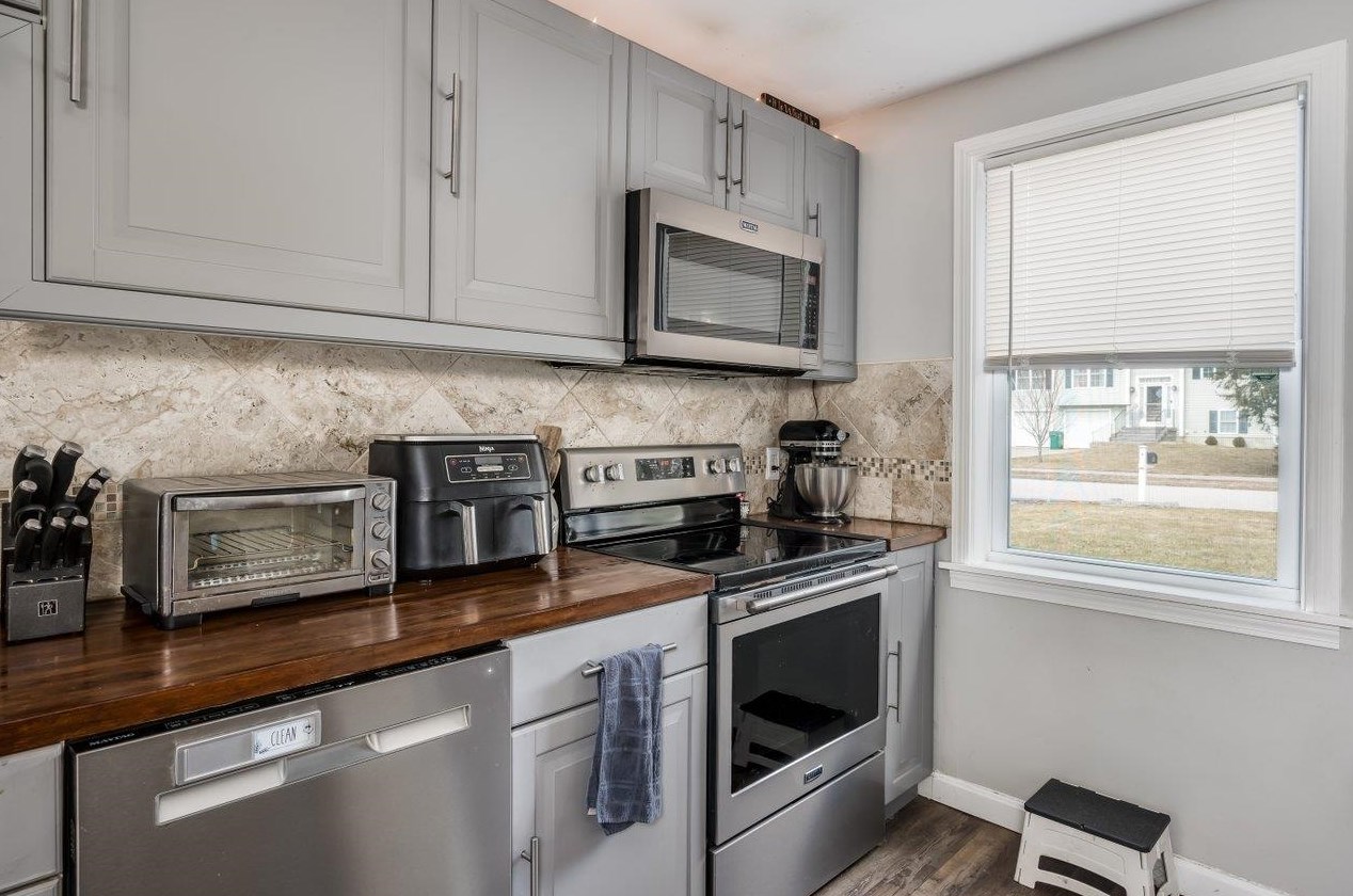 35 Collins Cir, Rochester, NH 03867