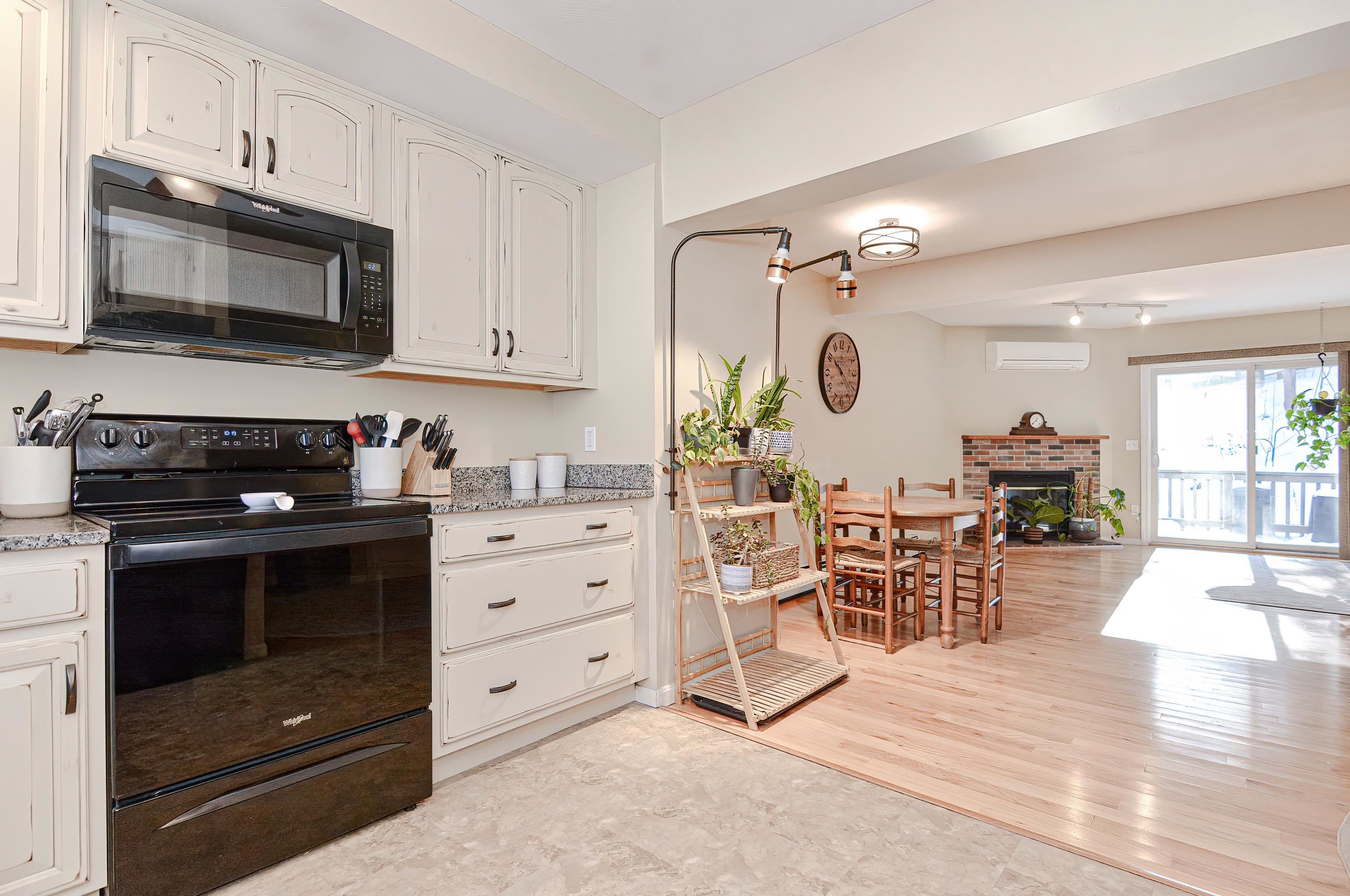 43 Roosevelt Ave #g, Hudson, NH 03051