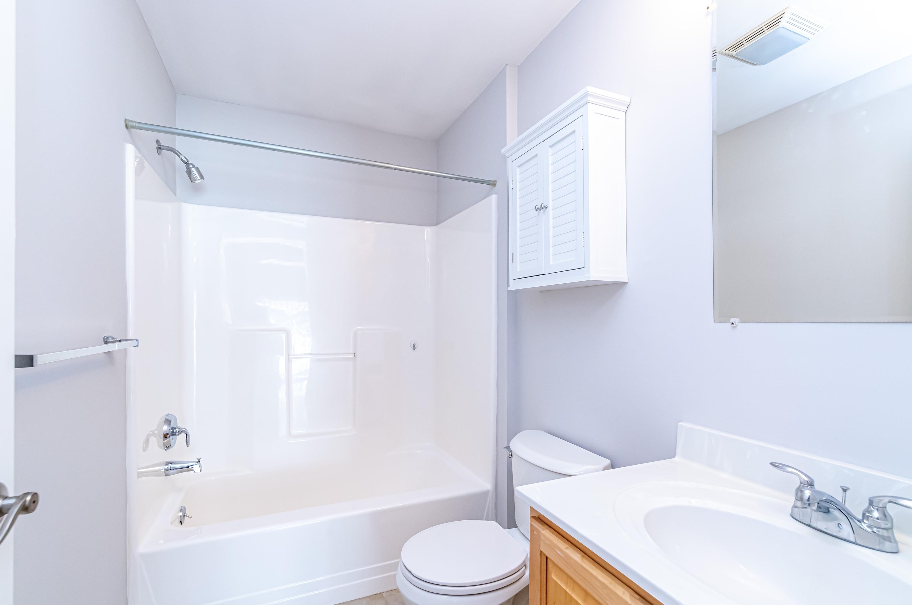 4 Cielo Dr, Dover NH 03820-5608 exterior