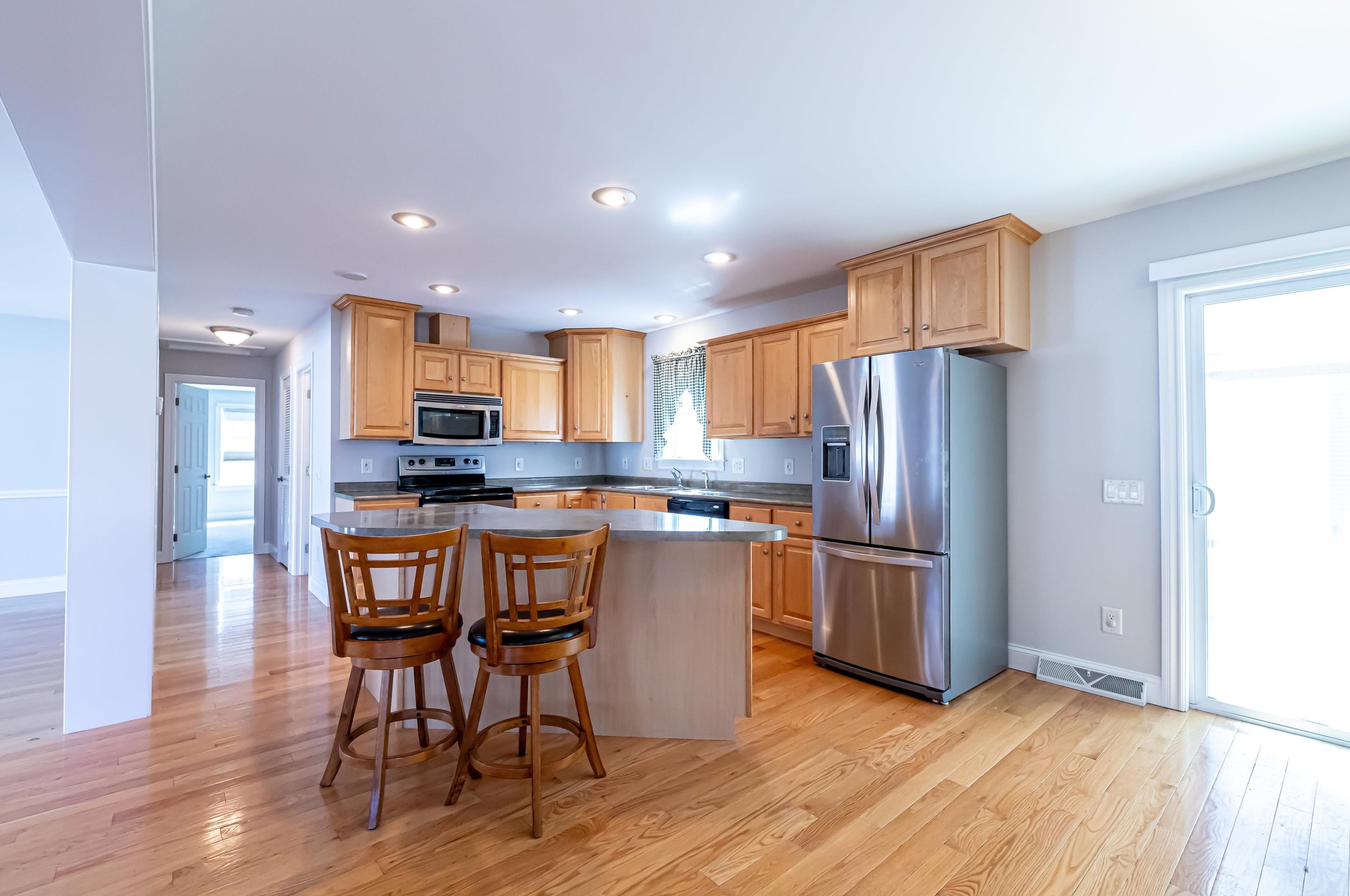 4 Cielo Dr, Dover NH 03820-5608 exterior