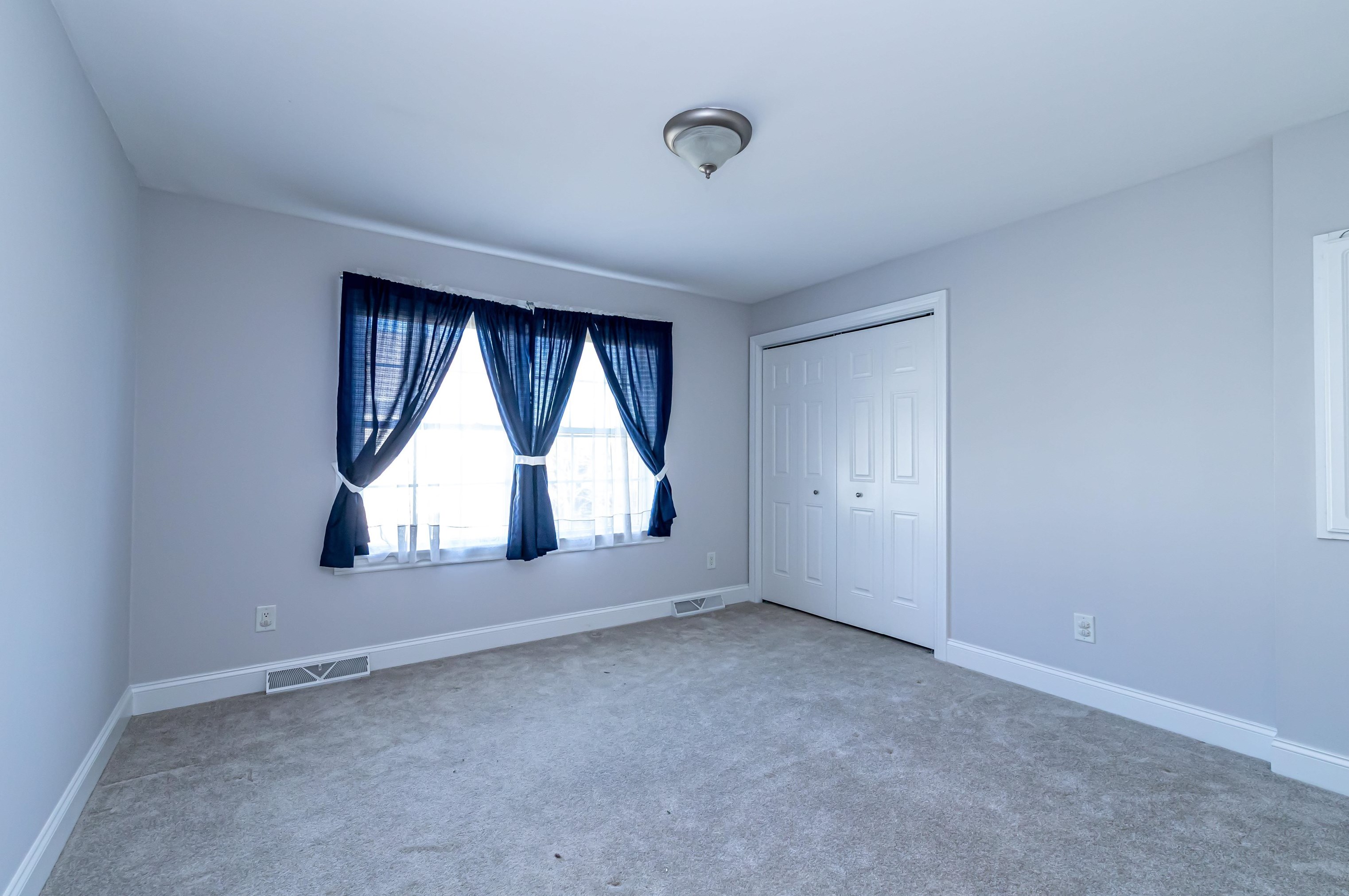 4 Cielo Dr, Dover NH 03820-5608 exterior