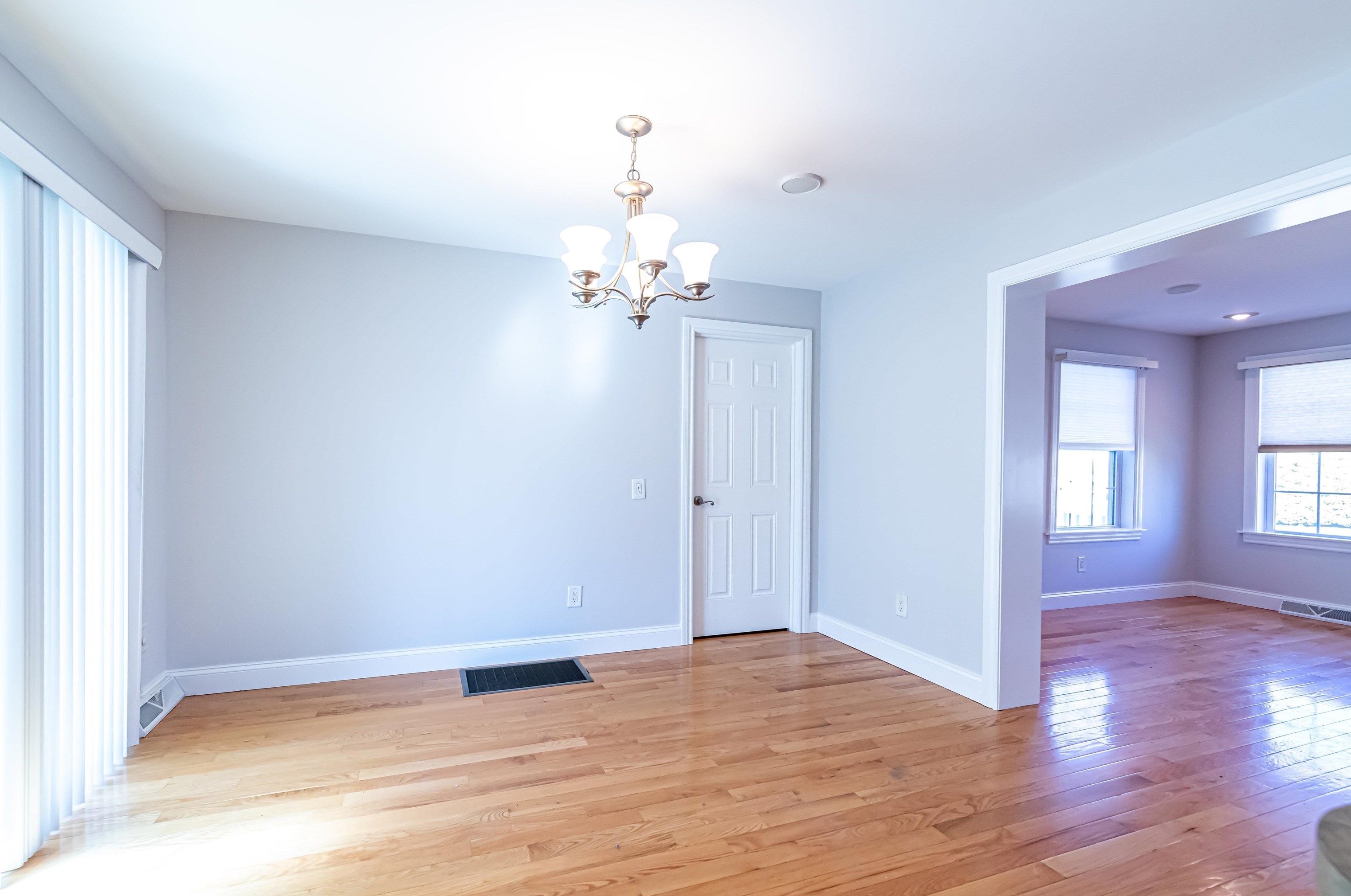 4 Cielo Dr, Dover NH 03820-5608 exterior