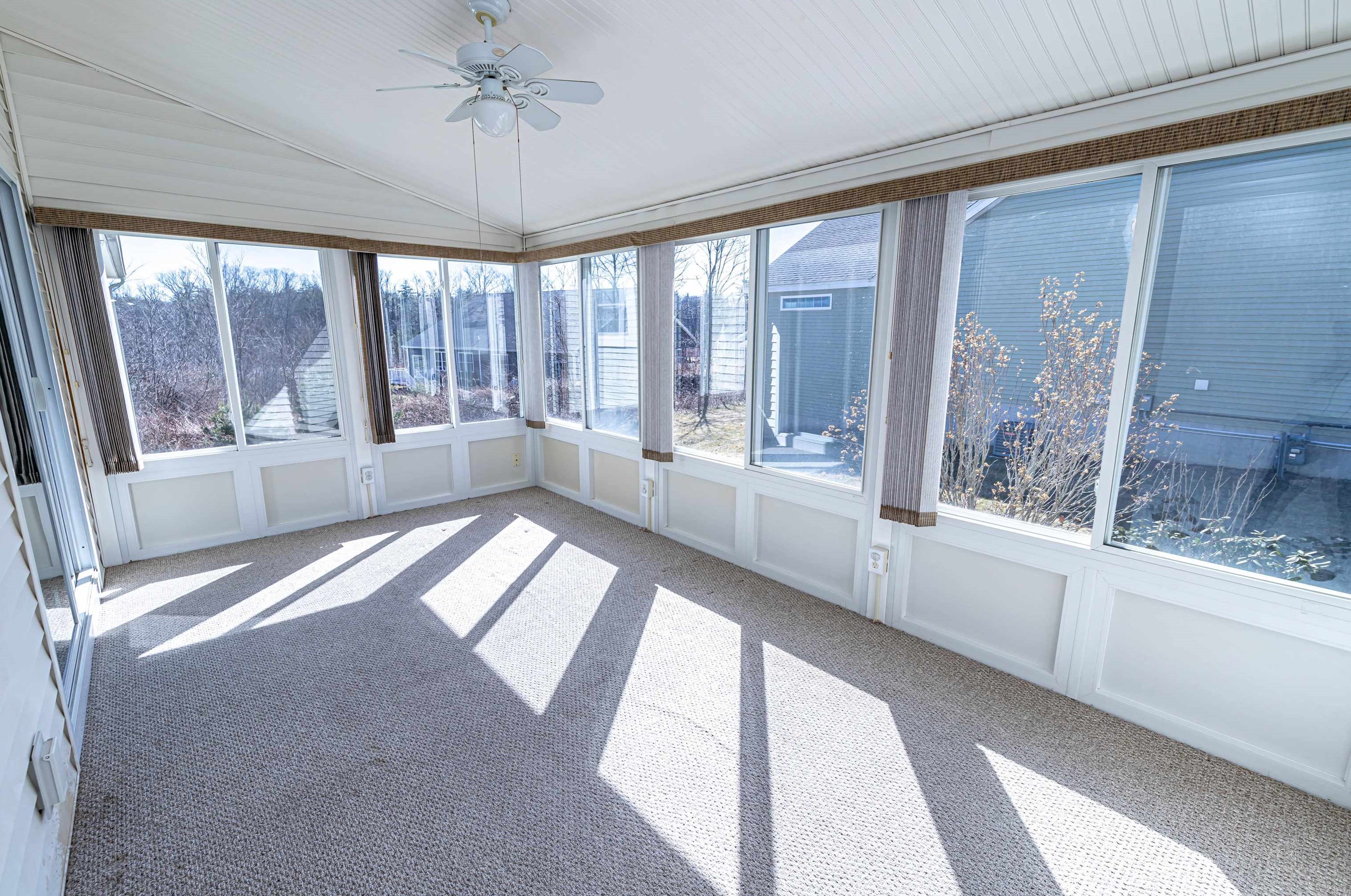 4 Cielo Dr, Dover NH 03820-5608 exterior