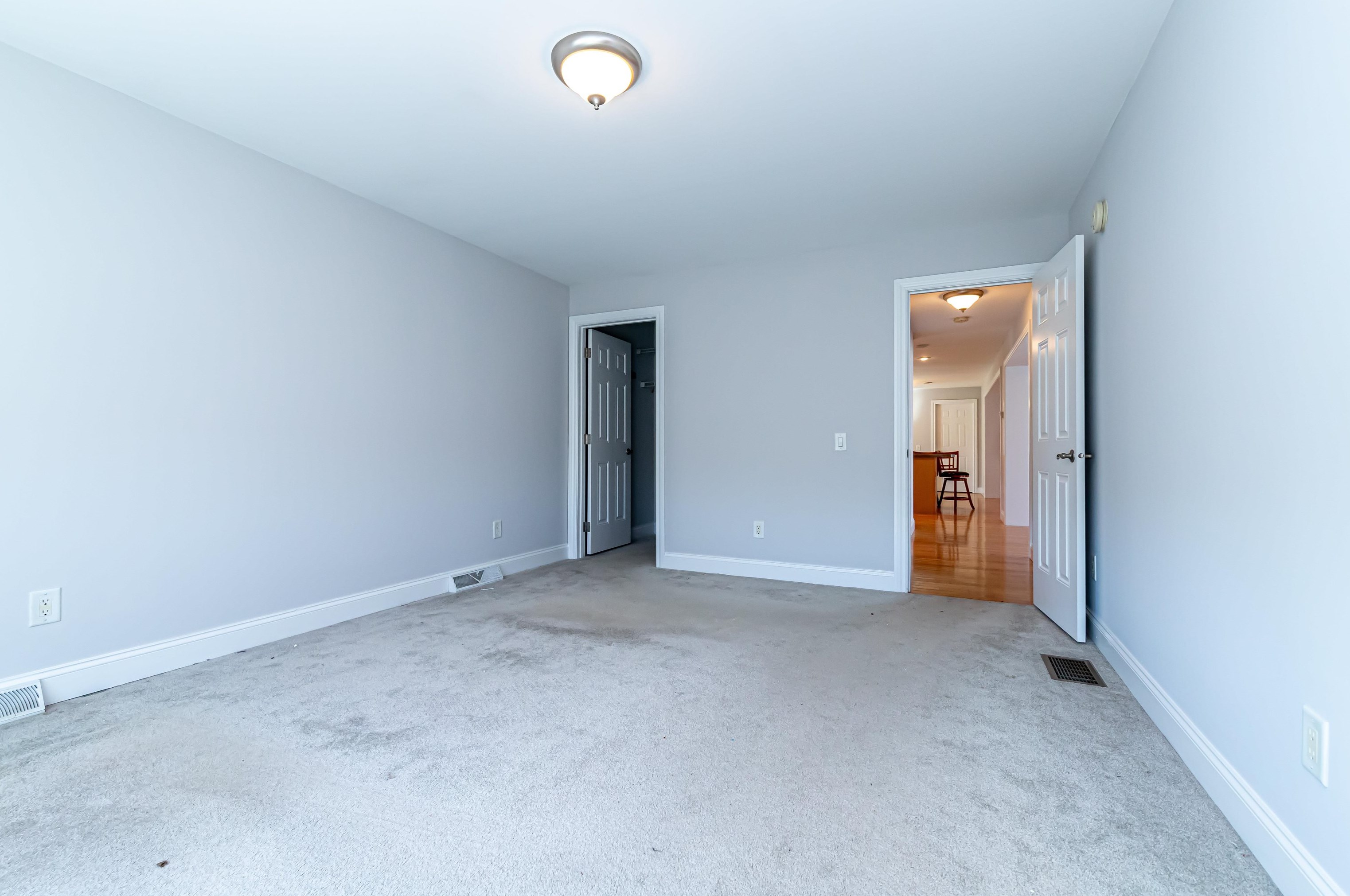 4 Cielo Dr, Dover NH 03820-5608 exterior