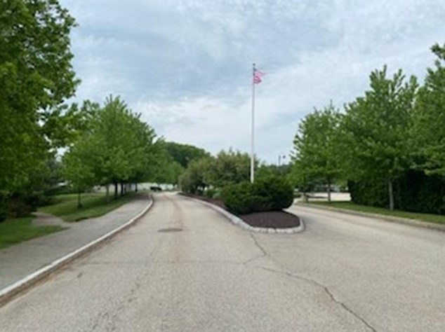 4 Cielo Dr, Dover NH 03820-5608 exterior