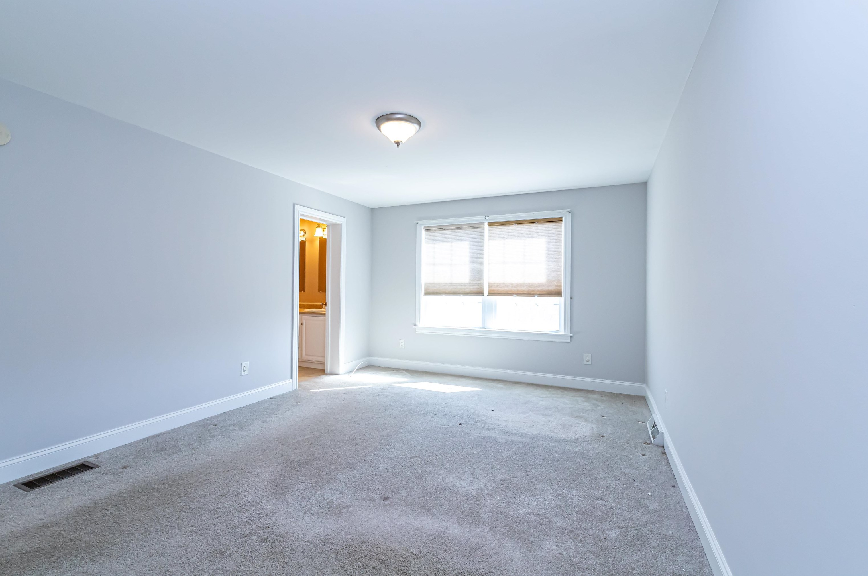 4 Cielo Dr, Dover NH 03820-5608 exterior