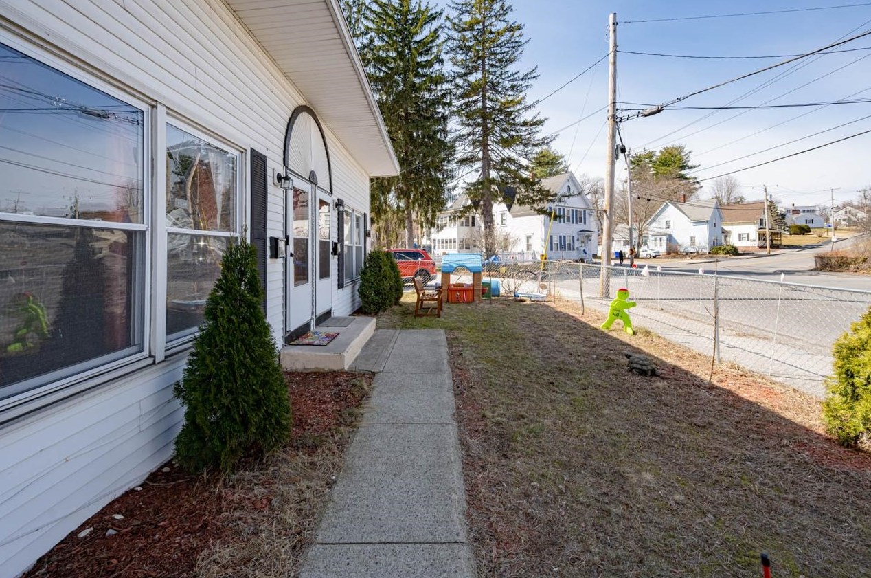 436 Milford St, Manchester NH  03102-4759 exterior