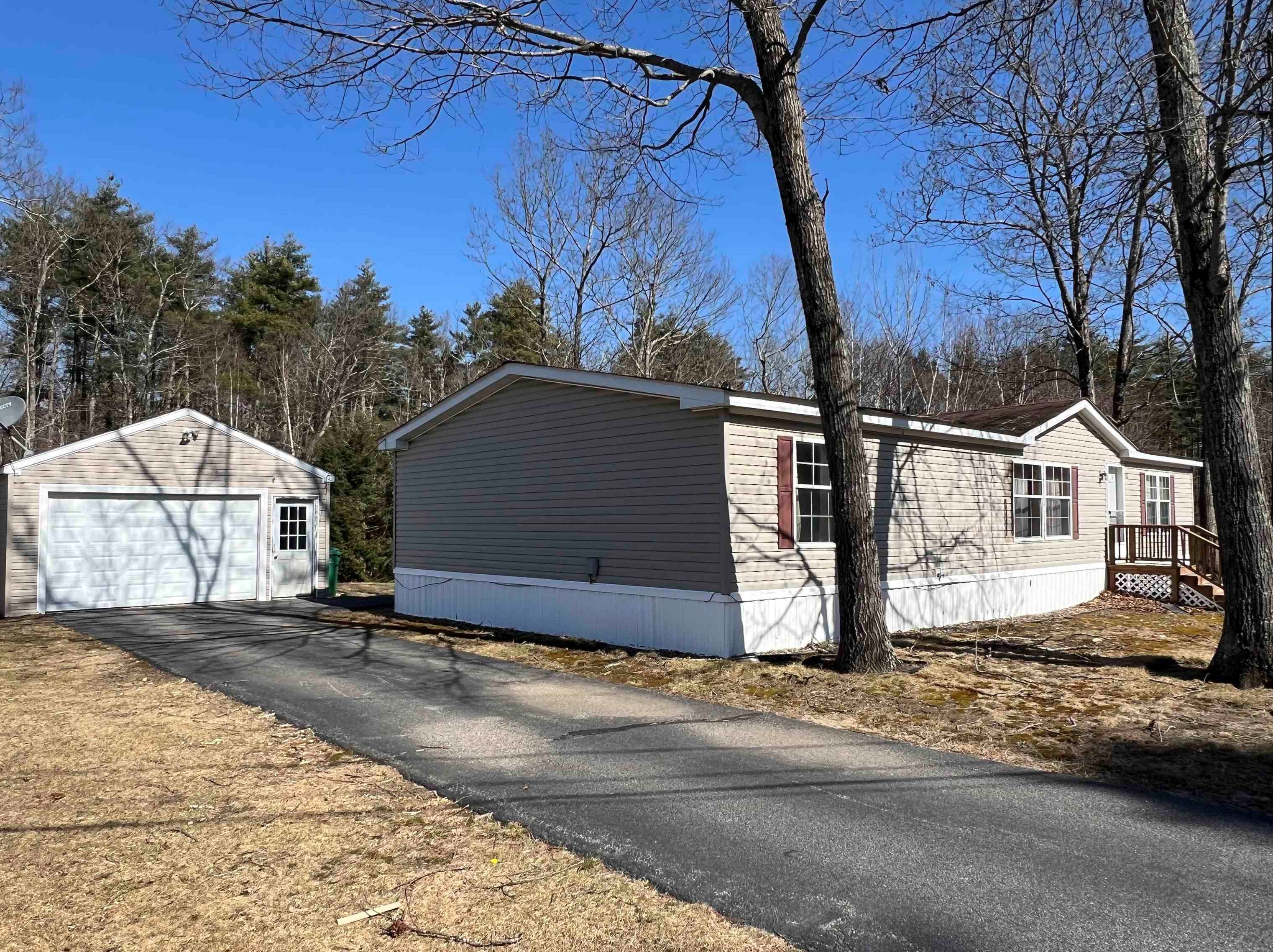 52 Country Ln, Fremont, NH 03044