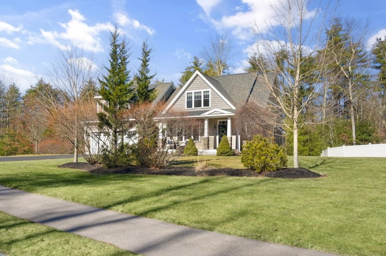 3 Portside Dr, Merrimack, NH 03054-4765