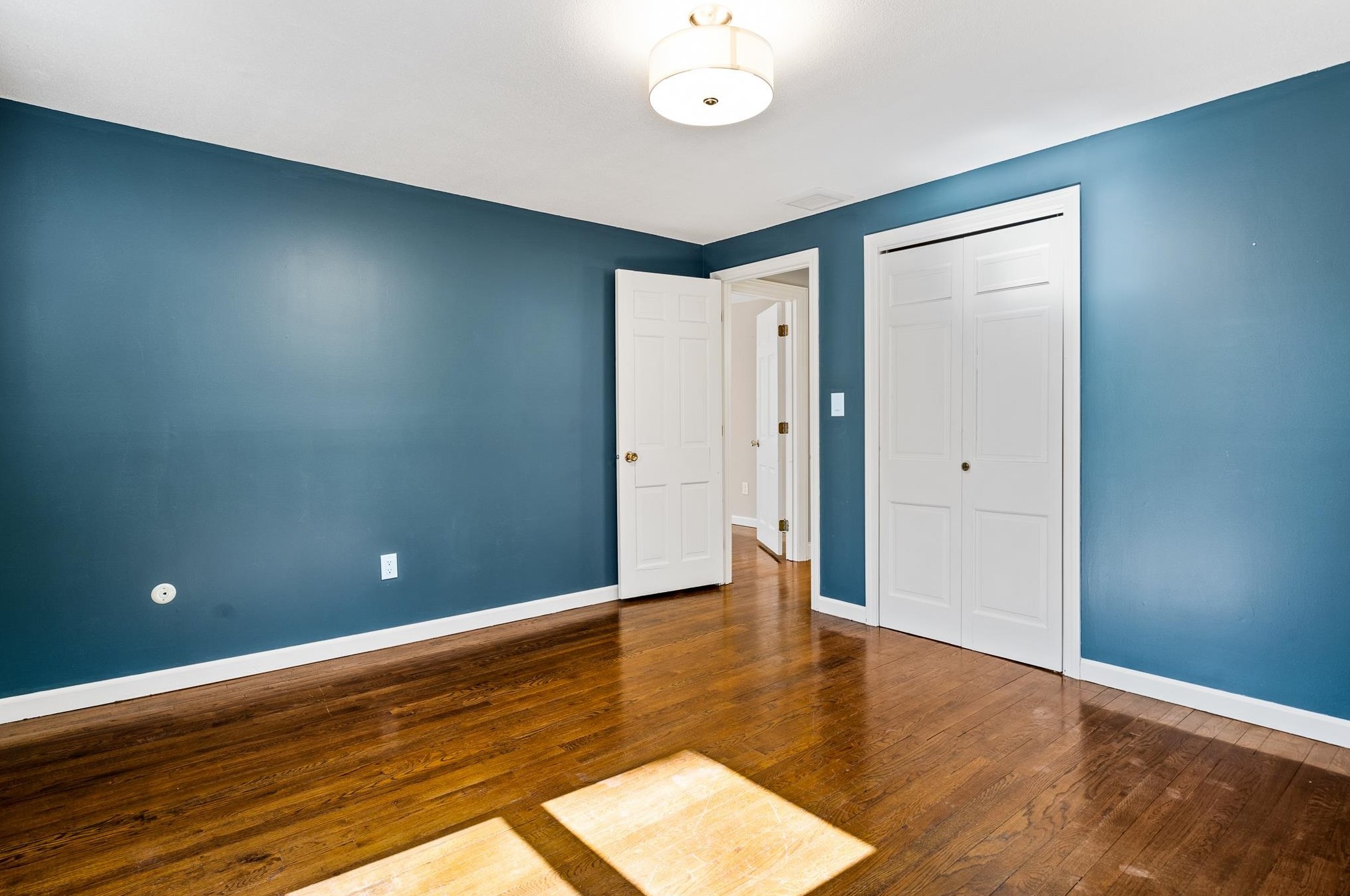 46 Hills Dr, Manchester NH  03110-4920 exterior