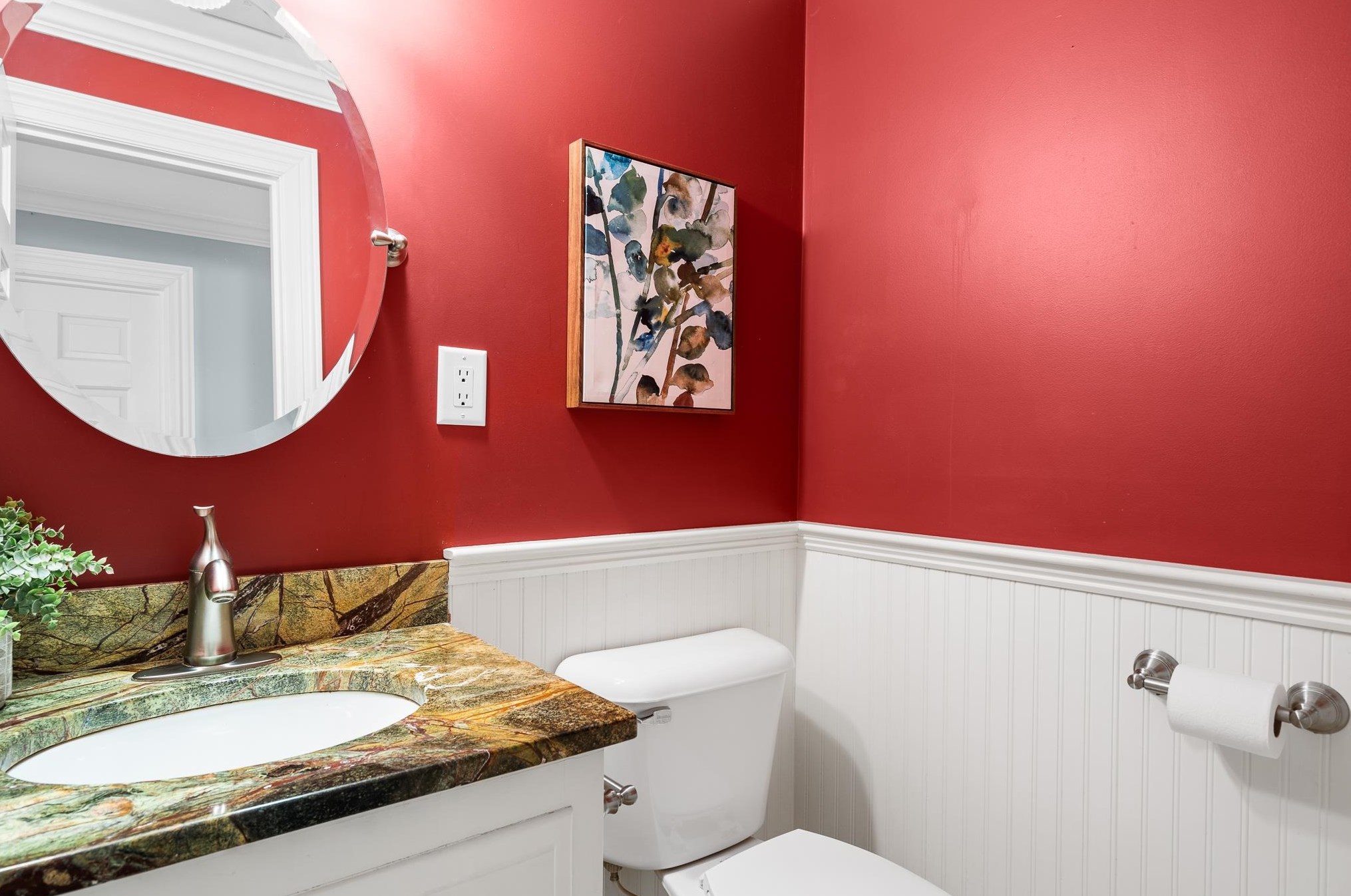 46 Hills Dr, Manchester NH  03110-4920 exterior