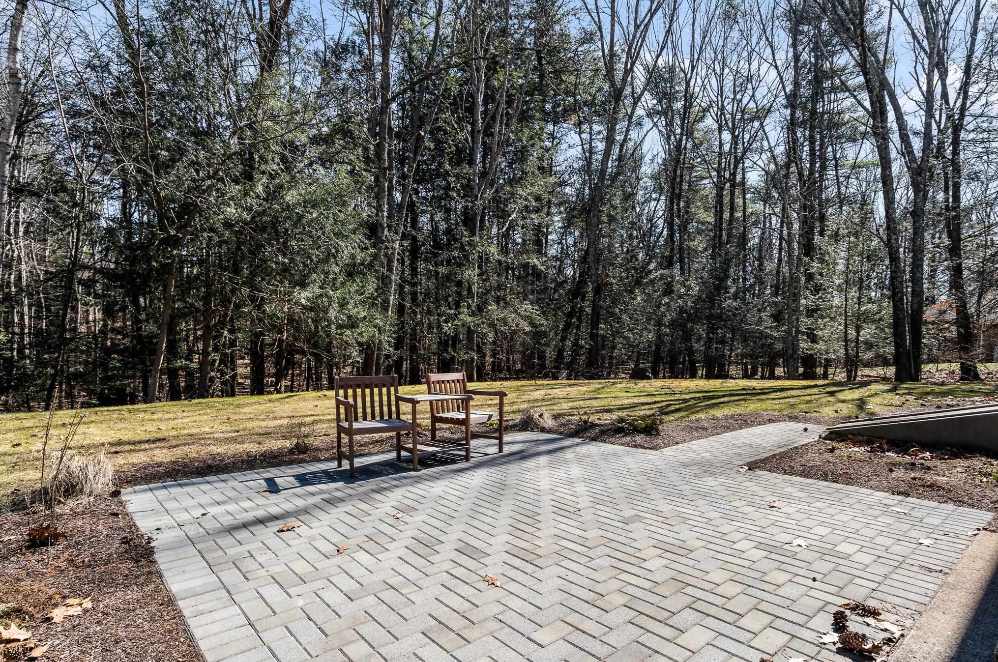 46 Hills Dr, Manchester NH  03110-4920 exterior