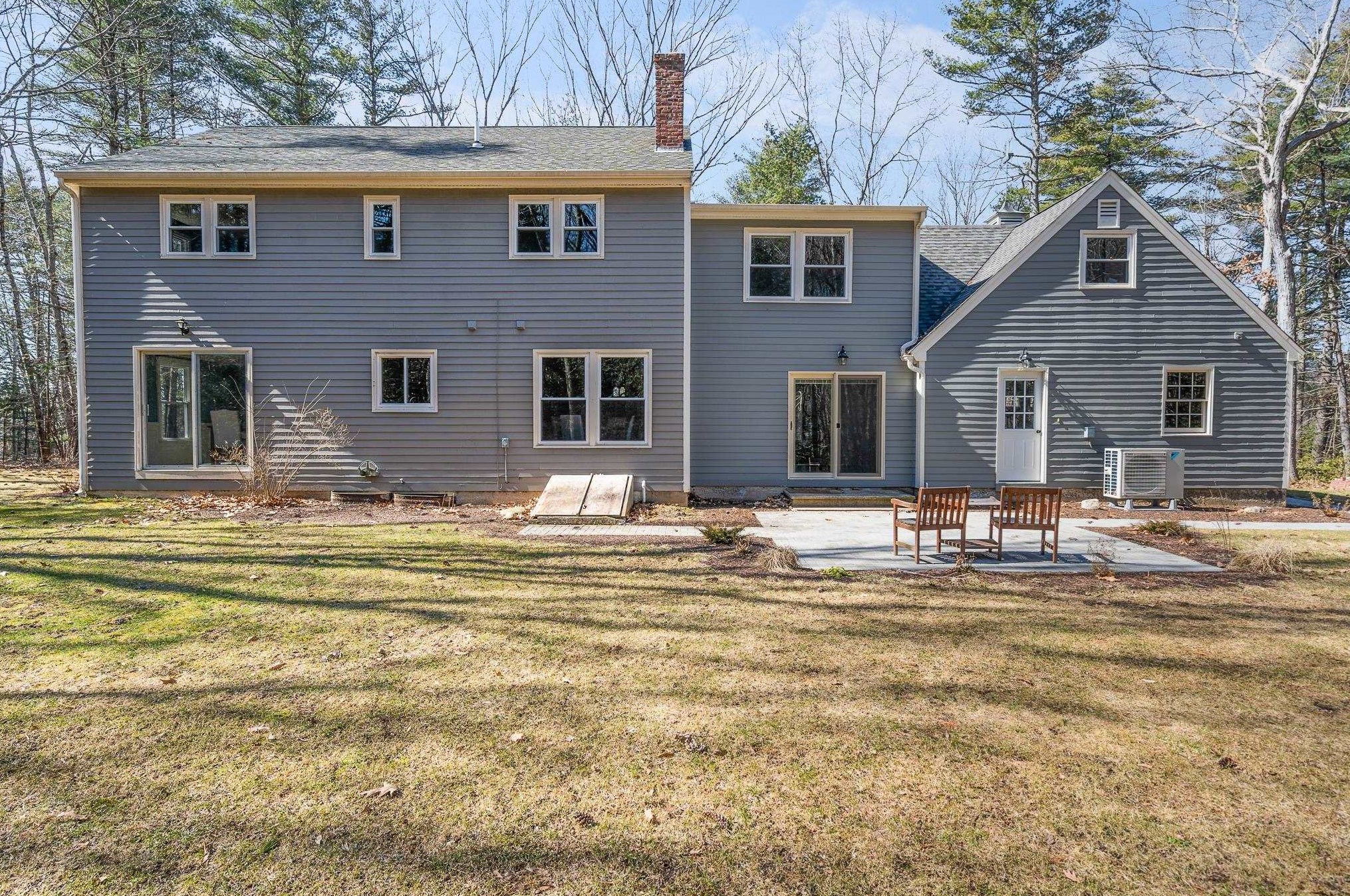 46 Hills Dr, Manchester NH  03110-4920 exterior