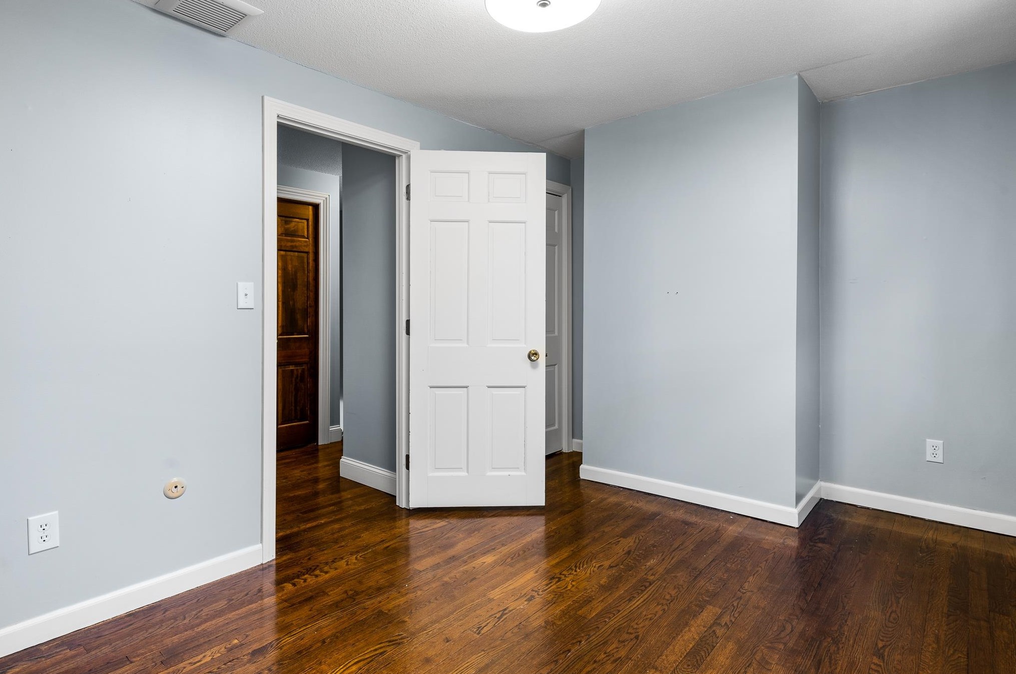 46 Hills Dr, Manchester NH  03110-4920 exterior